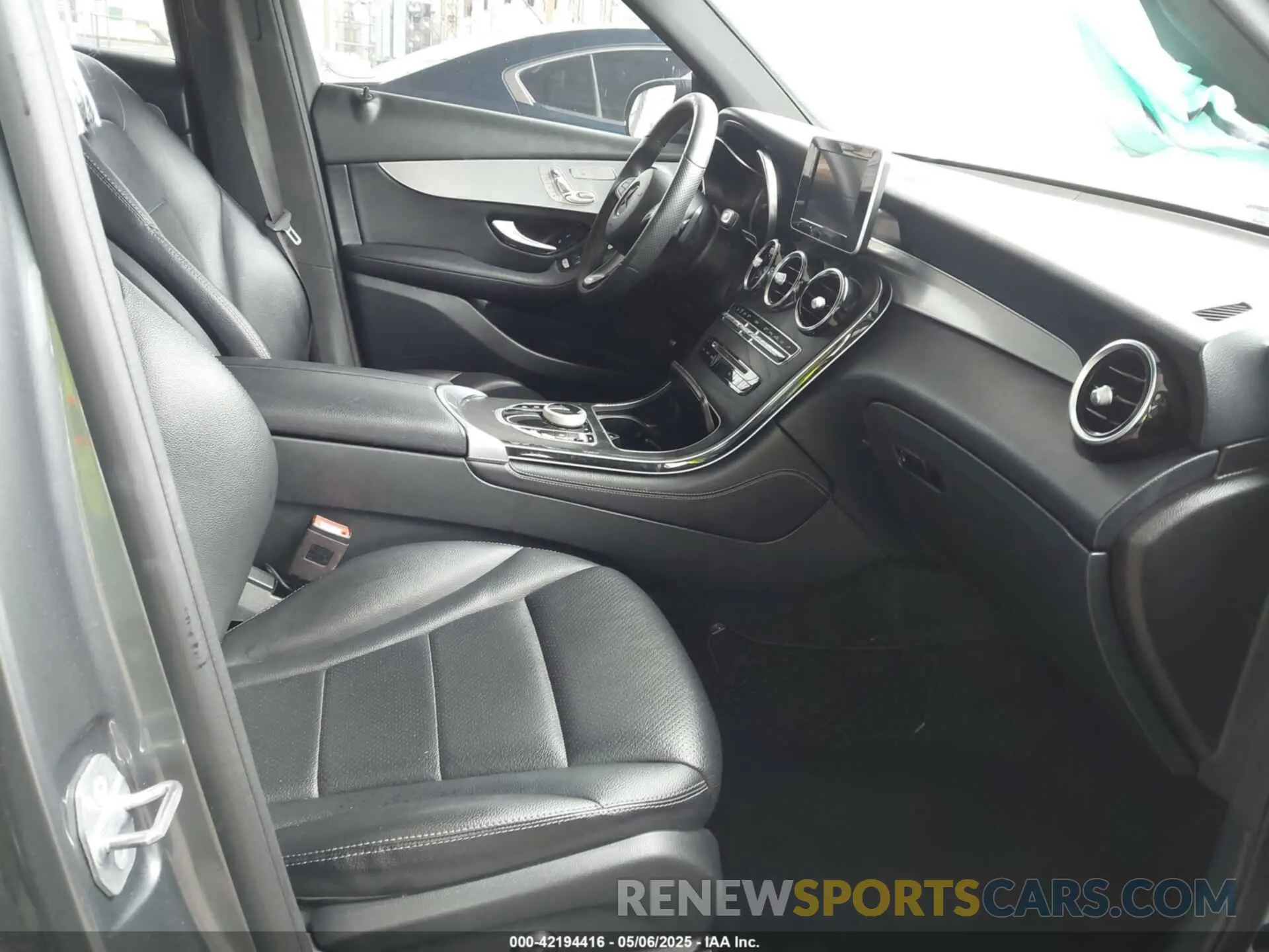 5 Photograph of a damaged car WDC0G4JB0KF507123 MERCEDES-BENZ GLC 300 2019