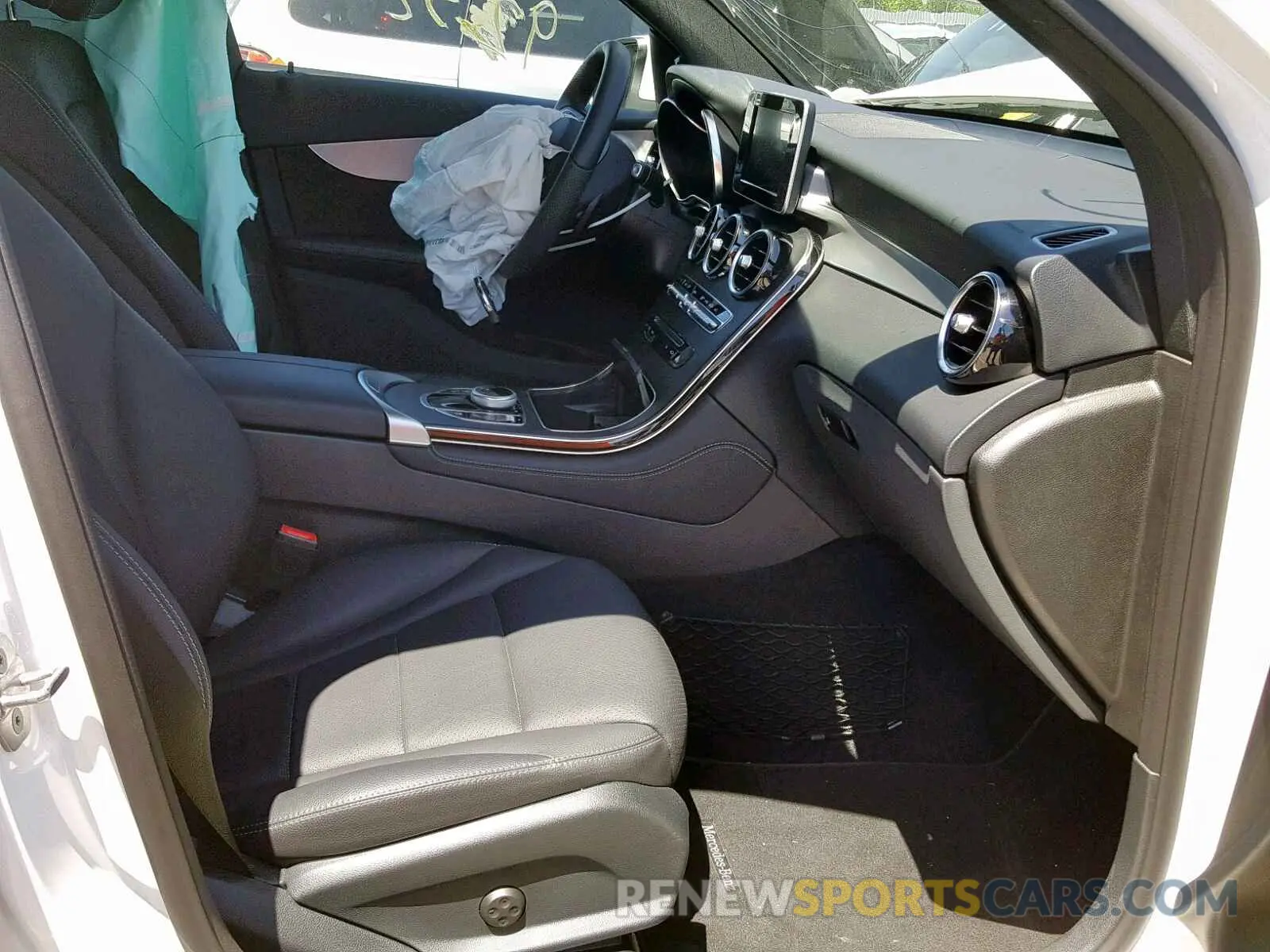 5 Photograph of a damaged car WDC0G4JB0KV118245 MERCEDES-BENZ GLC 300 2019