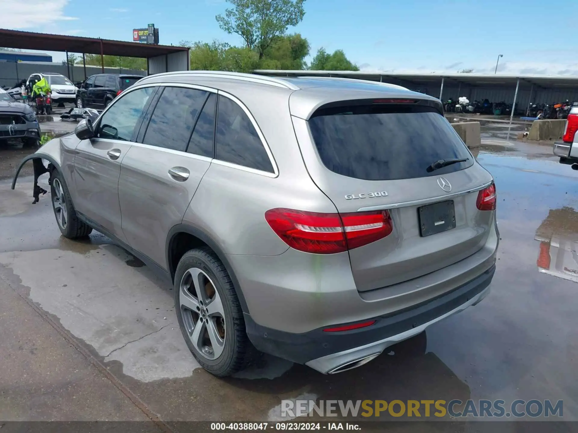 3 Photograph of a damaged car WDC0G4JB1KF553057 MERCEDES-BENZ GLC 300 2019