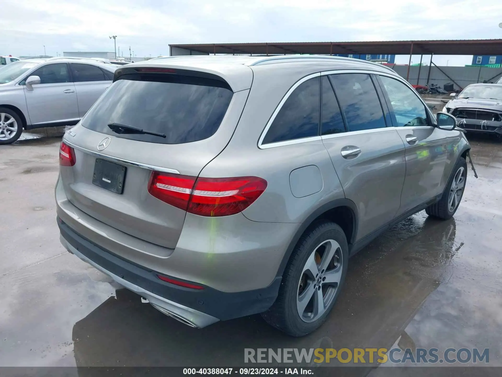4 Photograph of a damaged car WDC0G4JB1KF553057 MERCEDES-BENZ GLC 300 2019