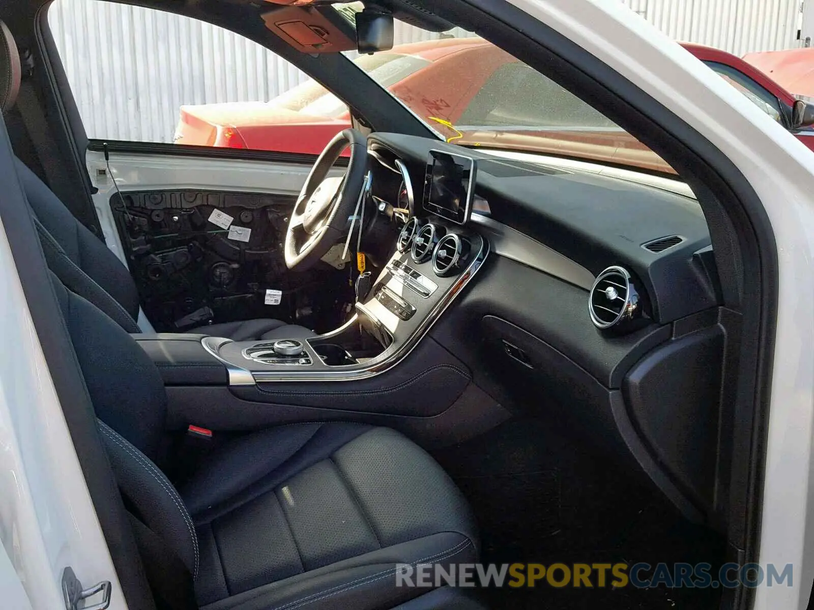 5 Photograph of a damaged car WDC0G4JB1KV184609 MERCEDES-BENZ GLC 300 2019