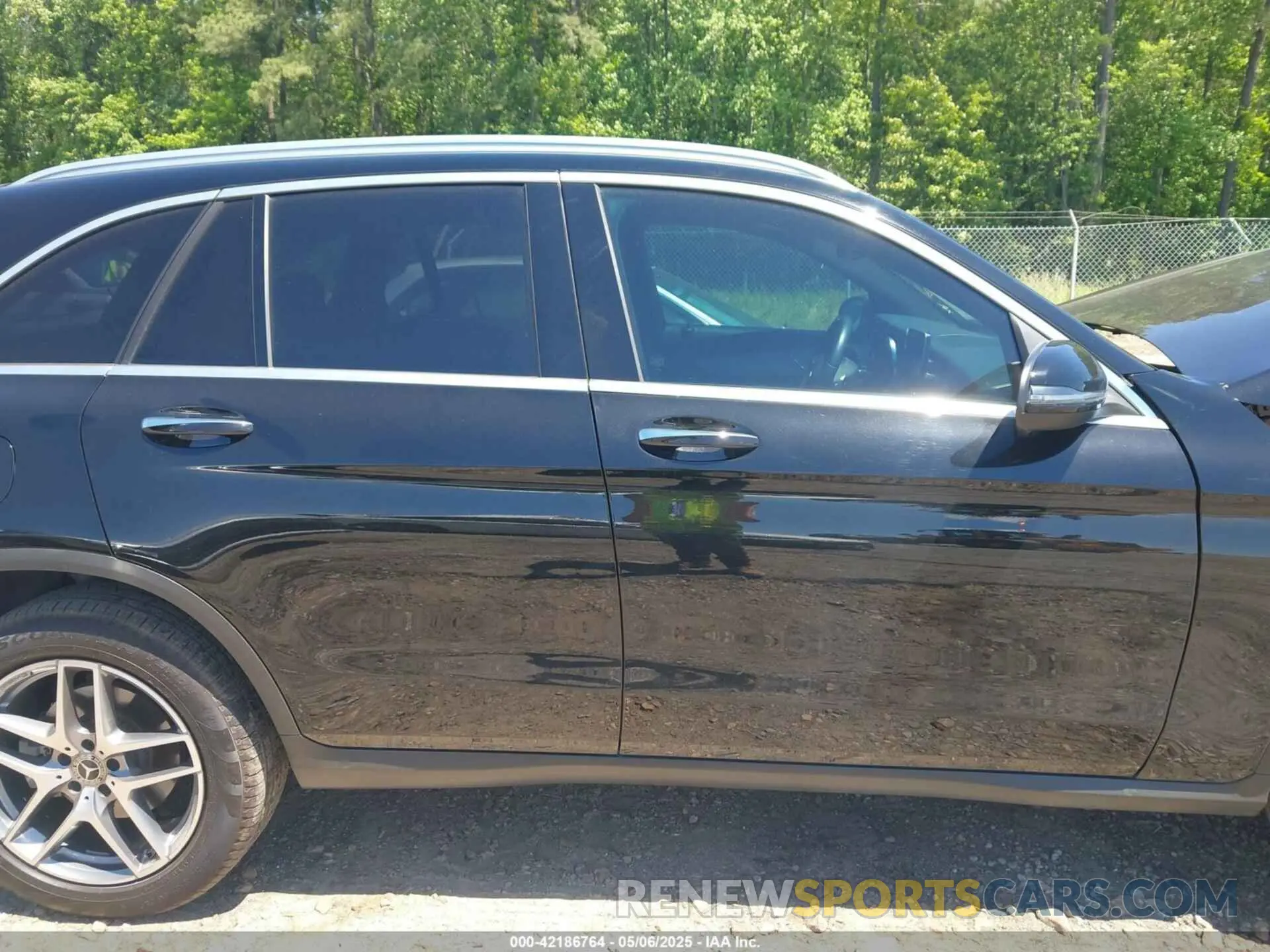 13 Photograph of a damaged car WDC0G4JB2KV126704 MERCEDES-BENZ GLC 300 2019