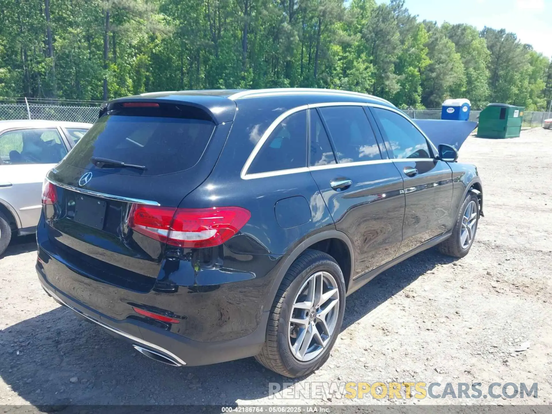 4 Photograph of a damaged car WDC0G4JB2KV126704 MERCEDES-BENZ GLC 300 2019