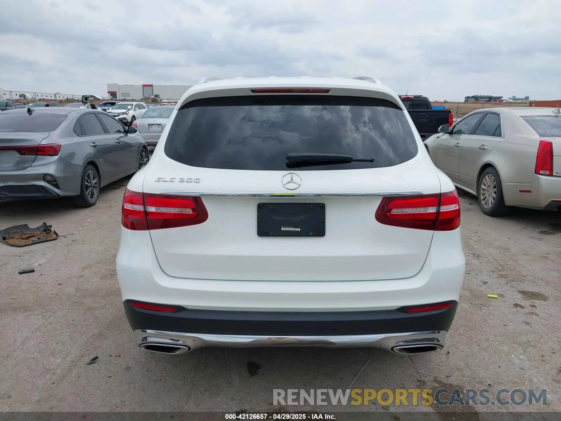 16 Photograph of a damaged car WDC0G4JB4KF590524 MERCEDES-BENZ GLC 300 2019