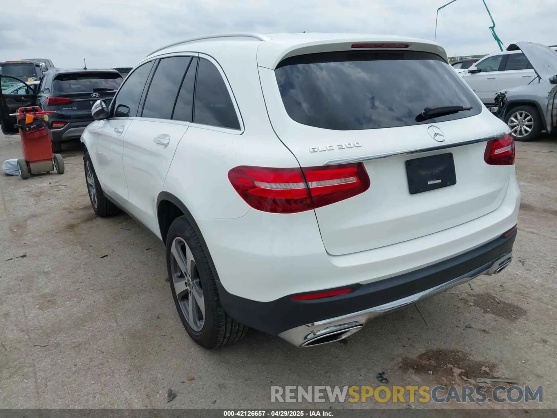 3 Photograph of a damaged car WDC0G4JB4KF590524 MERCEDES-BENZ GLC 300 2019