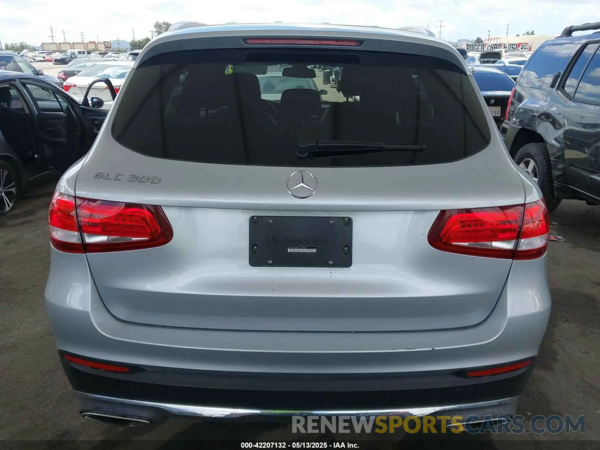 16 Photograph of a damaged car WDC0G4JB4KV129605 MERCEDES-BENZ GLC 300 2019