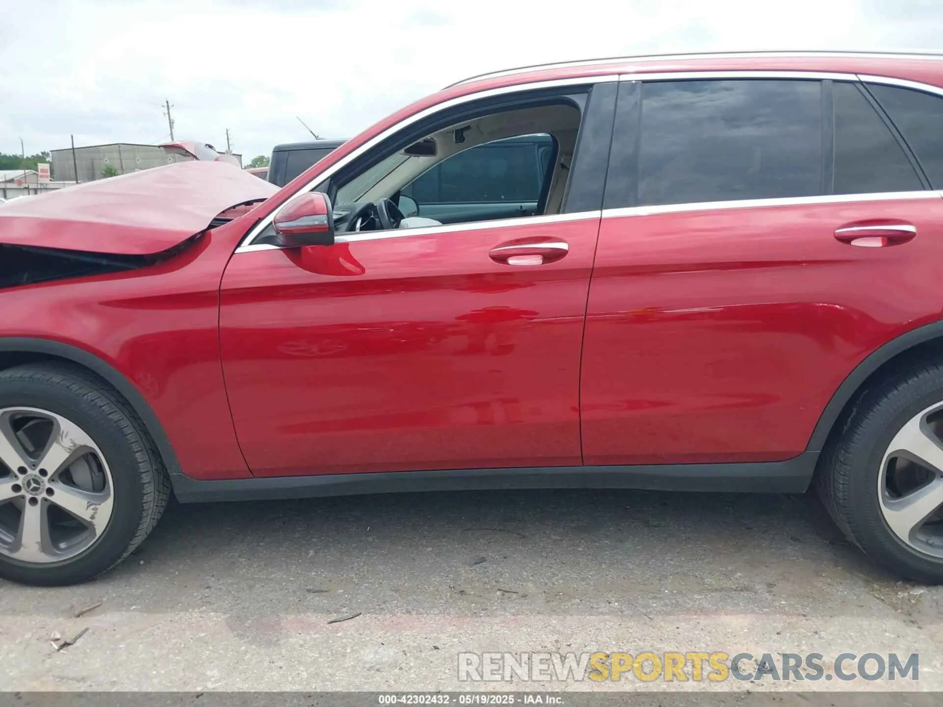 13 Photograph of a damaged car WDC0G4JB5KV120914 MERCEDES-BENZ GLC 300 2019