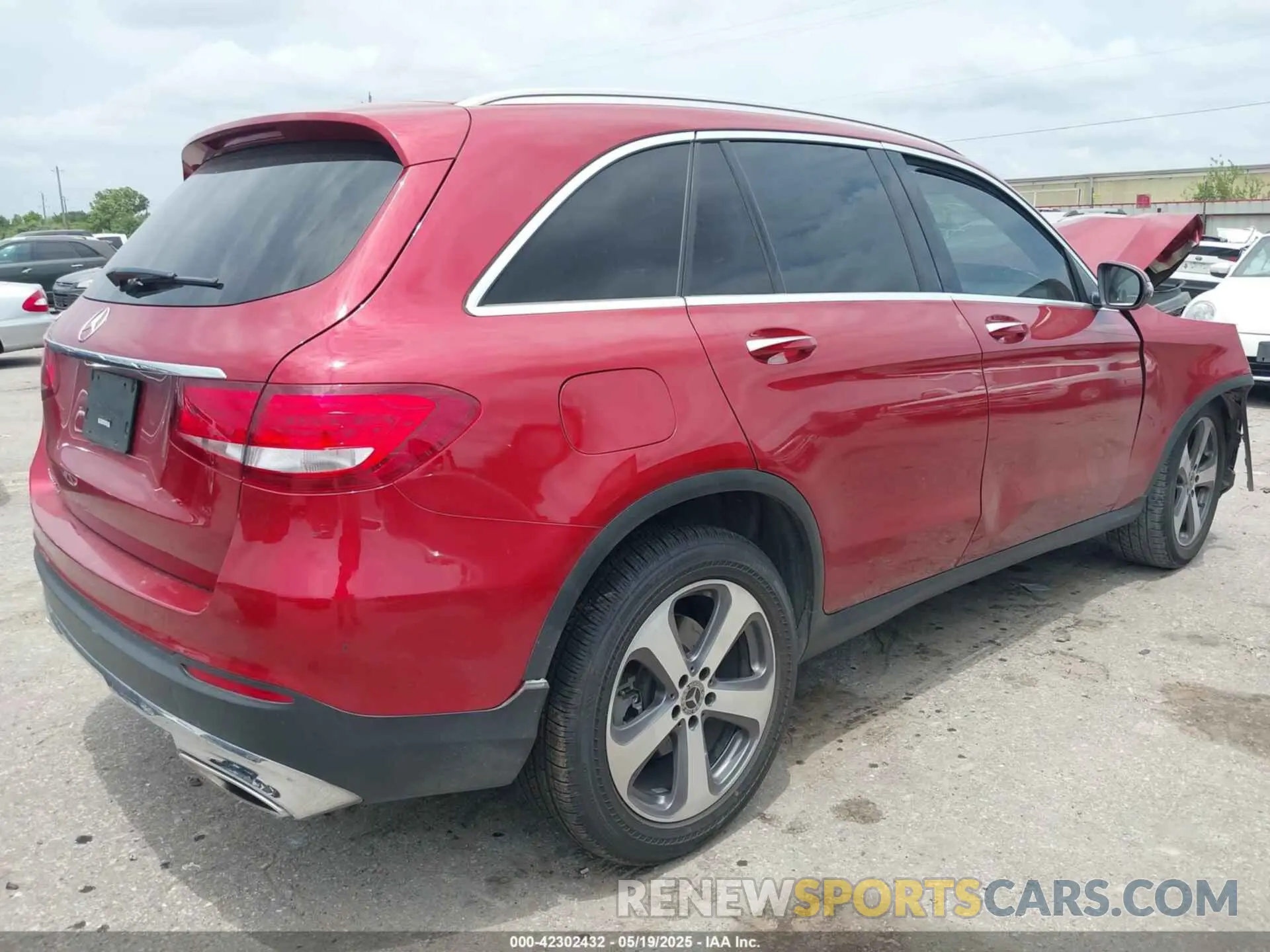 4 Photograph of a damaged car WDC0G4JB5KV120914 MERCEDES-BENZ GLC 300 2019
