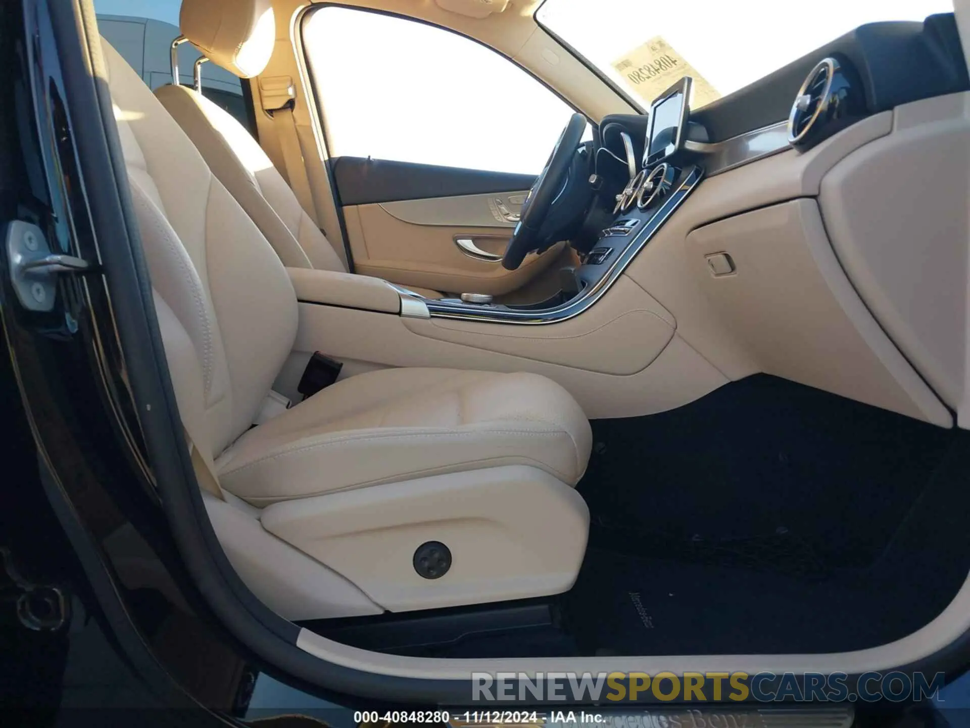 5 Photograph of a damaged car WDC0G4JB5KV141620 MERCEDES-BENZ GLC 300 2019