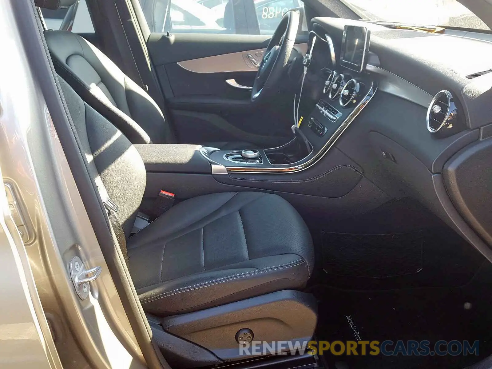 5 Photograph of a damaged car WDC0G4JB5KV167666 MERCEDES-BENZ GLC 300 2019
