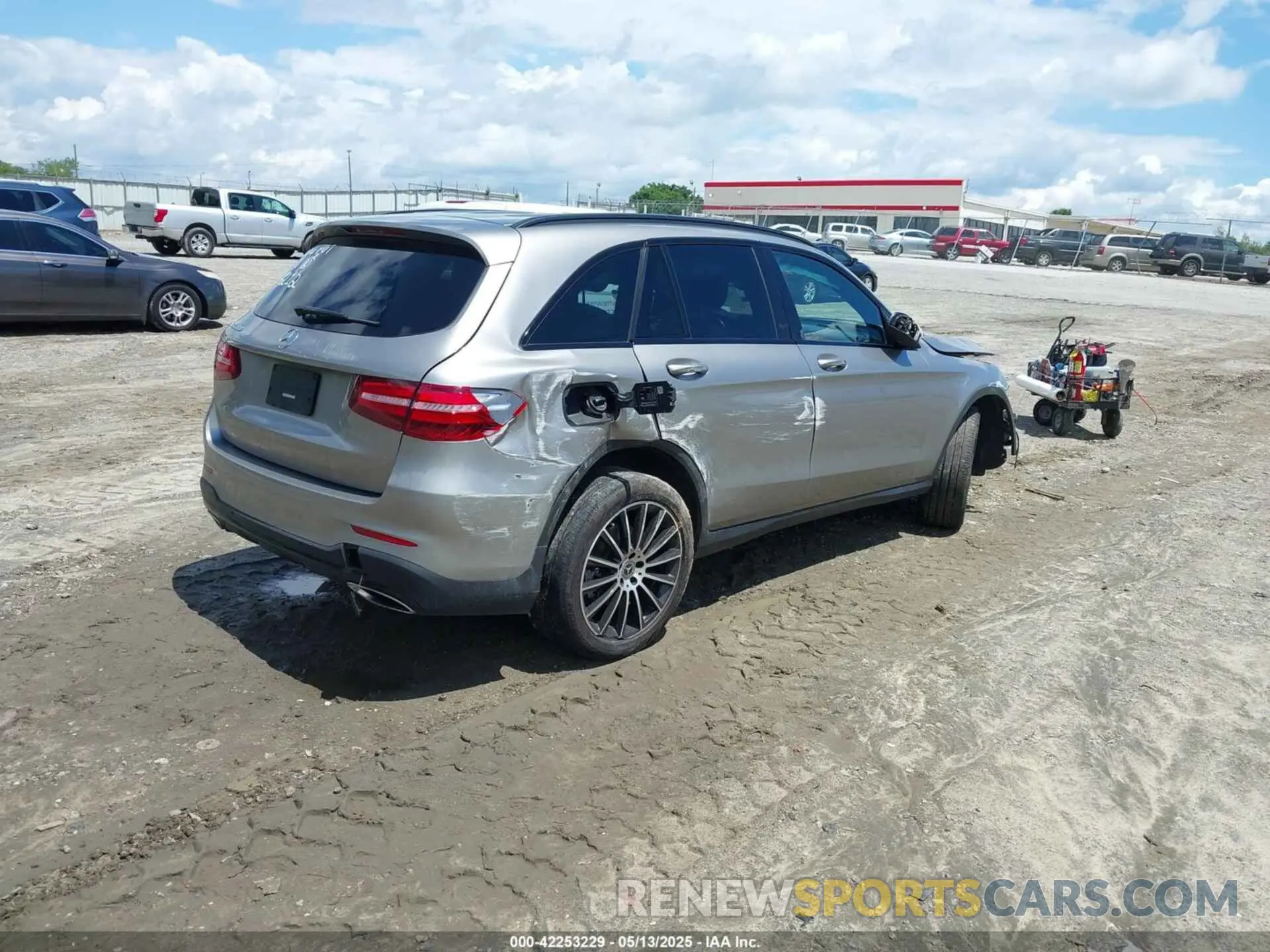 4 Photograph of a damaged car WDC0G4JB7KV184212 MERCEDES-BENZ GLC 300 2019