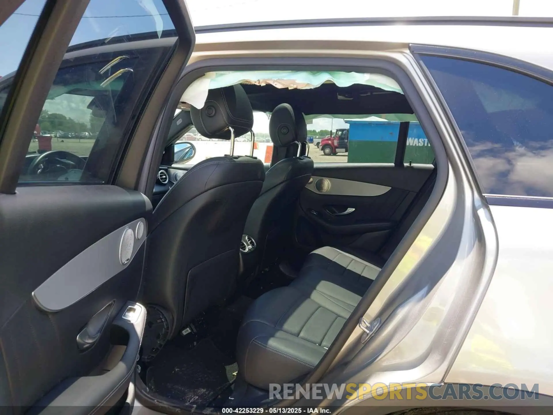 8 Photograph of a damaged car WDC0G4JB7KV184212 MERCEDES-BENZ GLC 300 2019