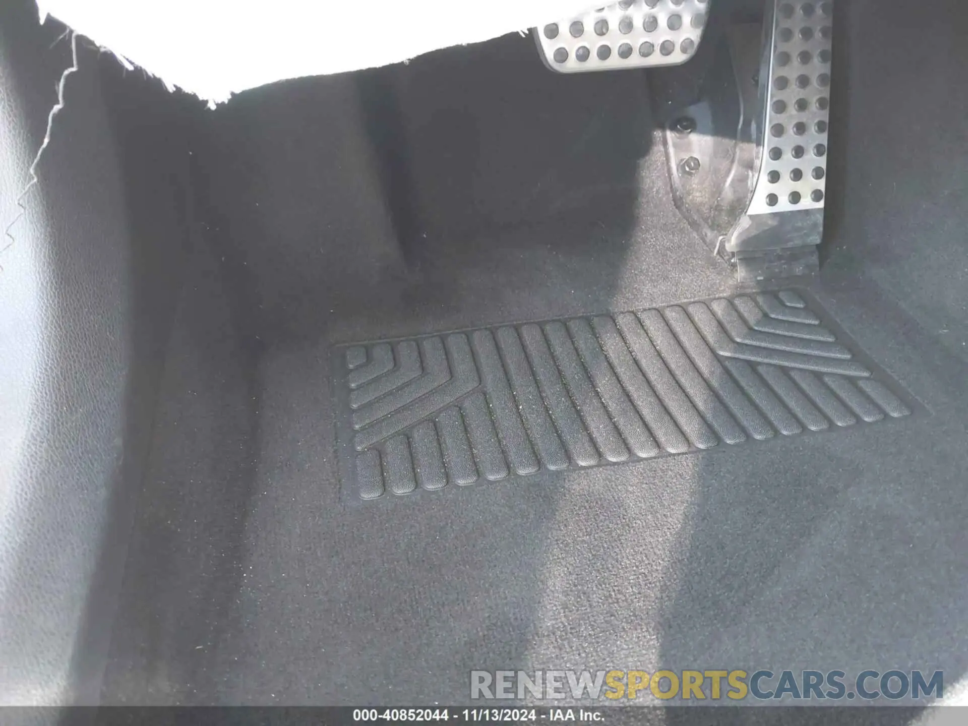 17 Photograph of a damaged car WDC0G4JB8KV147086 MERCEDES-BENZ GLC 300 2019