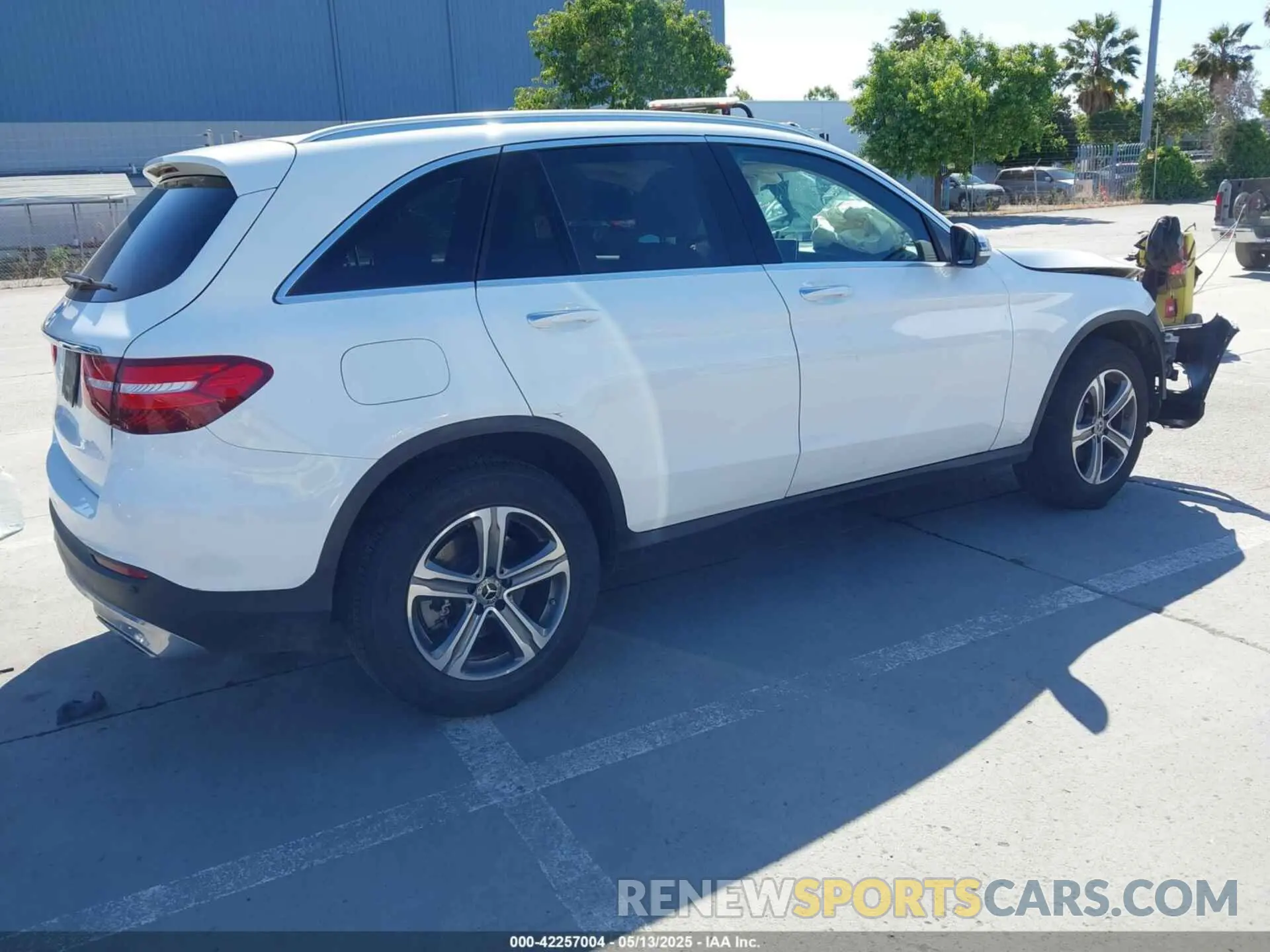 4 Photograph of a damaged car WDC0G4JB9K1000816 MERCEDES-BENZ GLC 300 2019