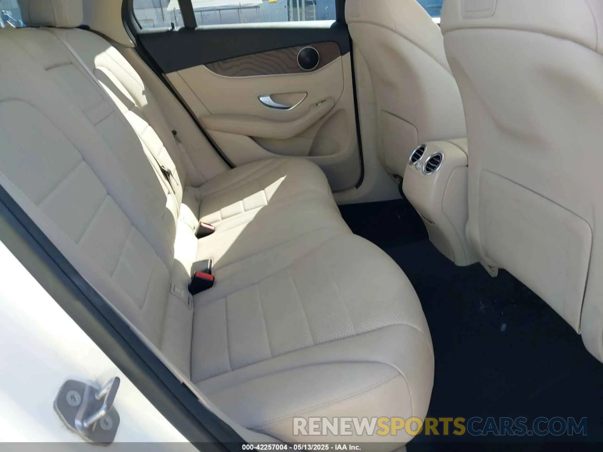 8 Photograph of a damaged car WDC0G4JB9K1000816 MERCEDES-BENZ GLC 300 2019
