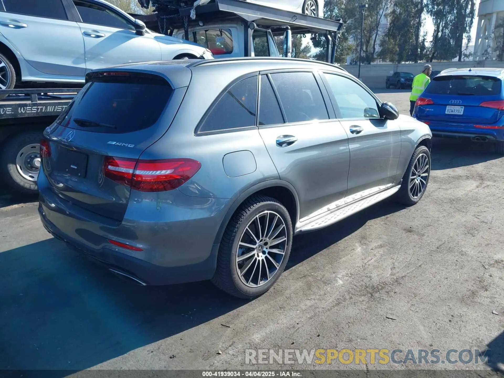 4 Фотография поврежденного автомобиля WDC0G4JB9KV135836 MERCEDES-BENZ GLC 300 2019