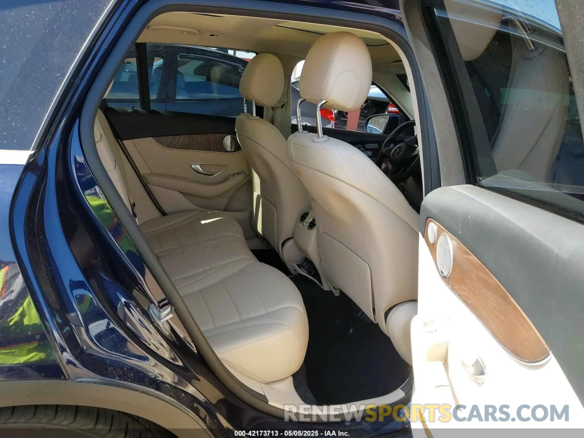 8 Photograph of a damaged car WDC0G4KB1KV195835 MERCEDES-BENZ GLC 300 2019