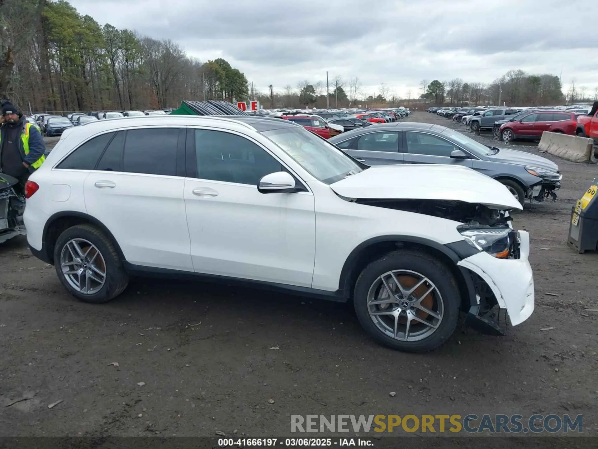 13 Фотография поврежденного автомобиля WDC0G4KB2KV125860 MERCEDES-BENZ GLC 300 2019