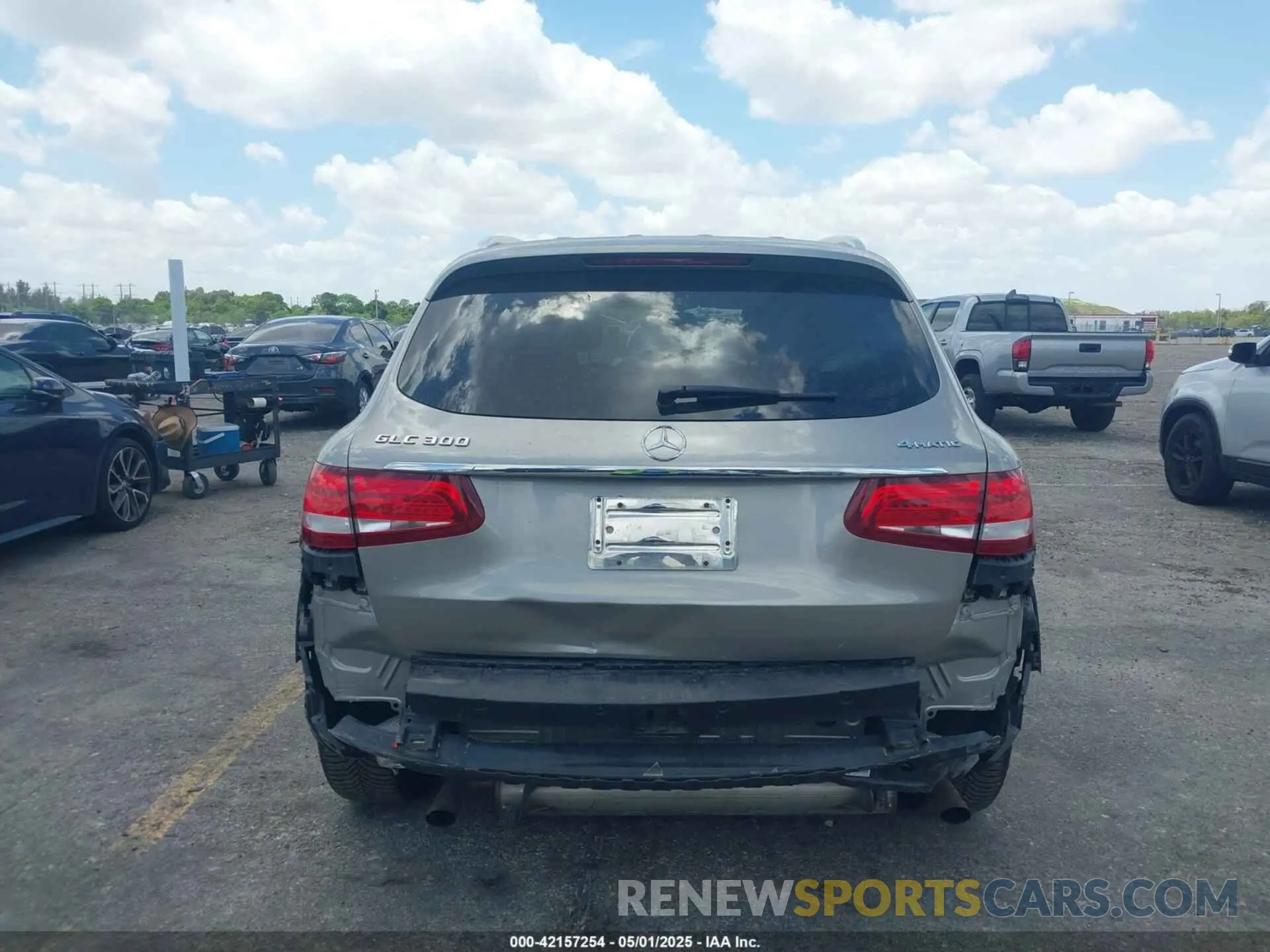17 Photograph of a damaged car WDC0G4KB7KV120167 MERCEDES-BENZ GLC 300 2019