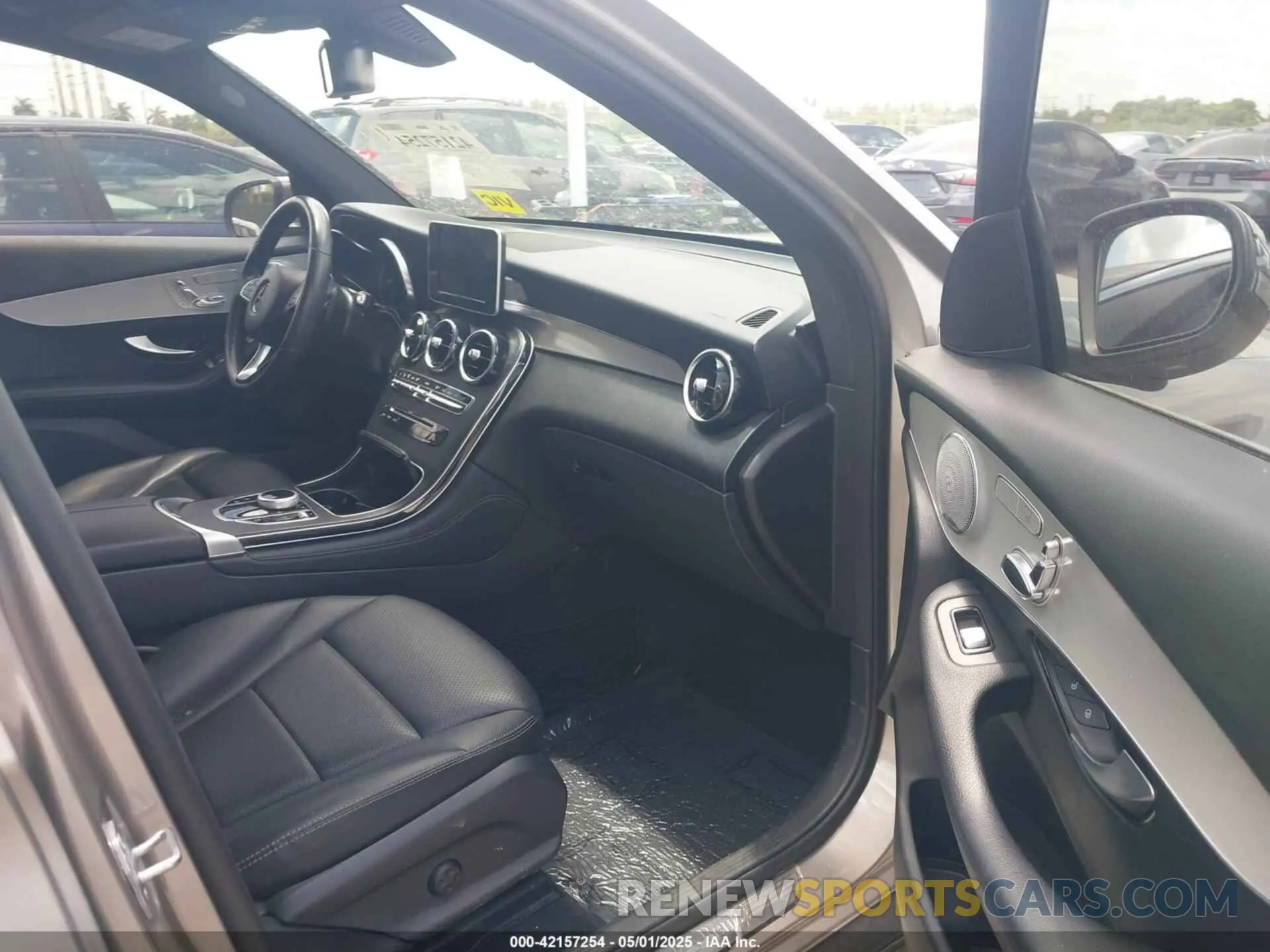 5 Photograph of a damaged car WDC0G4KB7KV120167 MERCEDES-BENZ GLC 300 2019