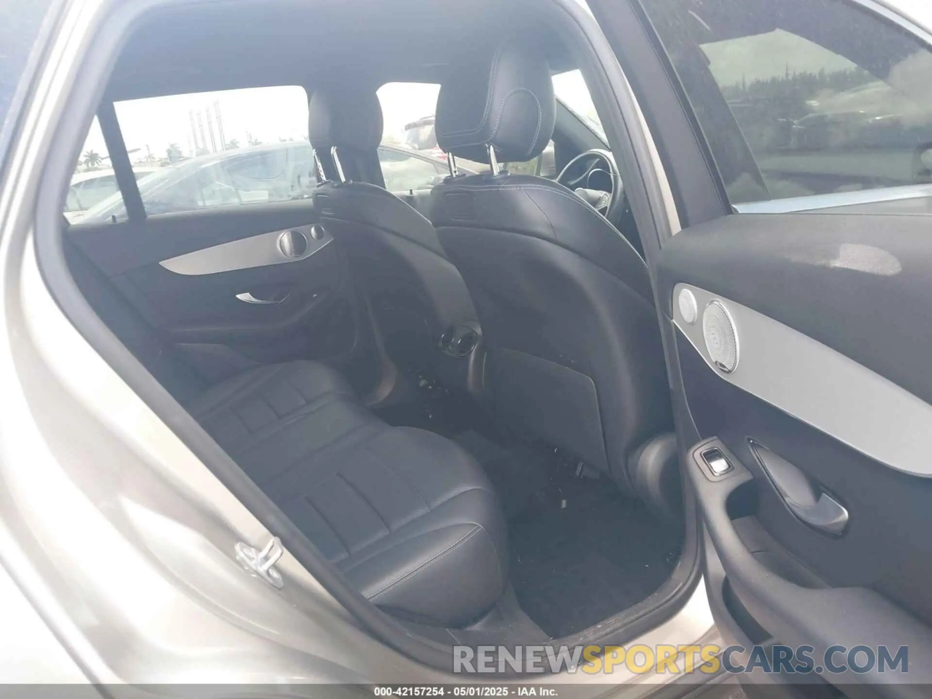 8 Photograph of a damaged car WDC0G4KB7KV120167 MERCEDES-BENZ GLC 300 2019