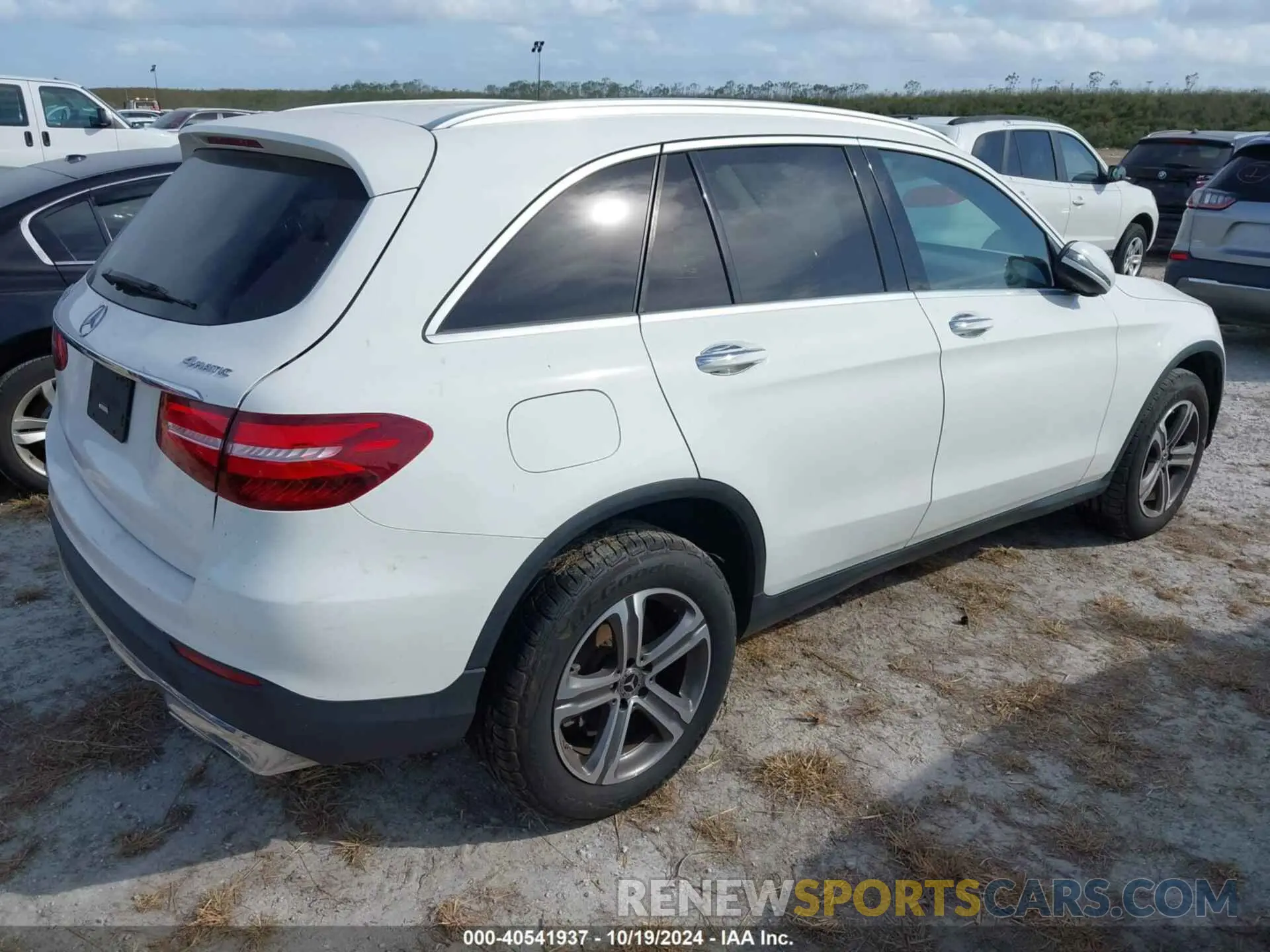 4 Фотография поврежденного автомобиля WDC0G4KB9KF548610 MERCEDES-BENZ GLC 300 2019