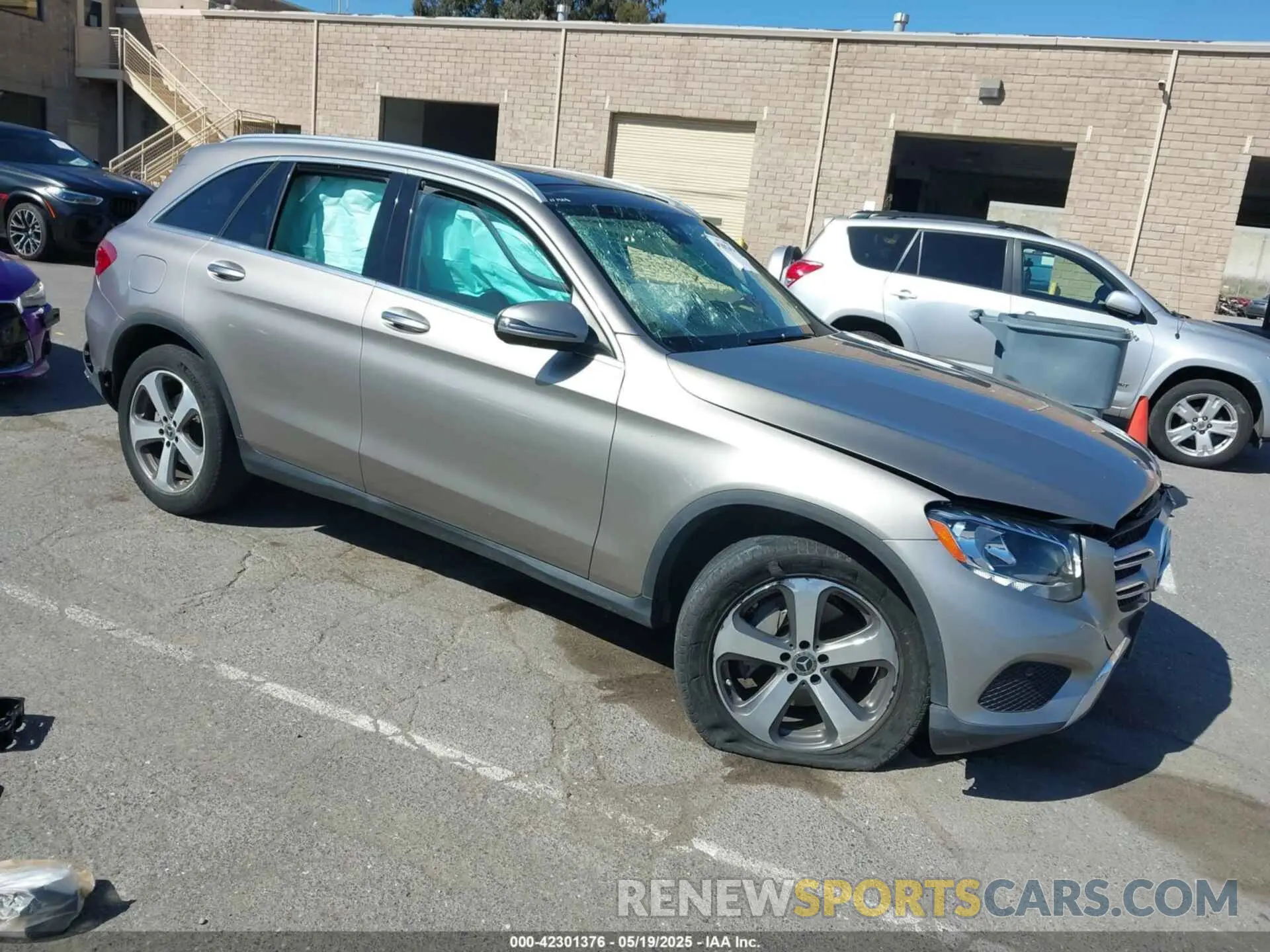 1 Фотография поврежденного автомобиля WDC0G4KB9KF606523 MERCEDES-BENZ GLC 300 2019