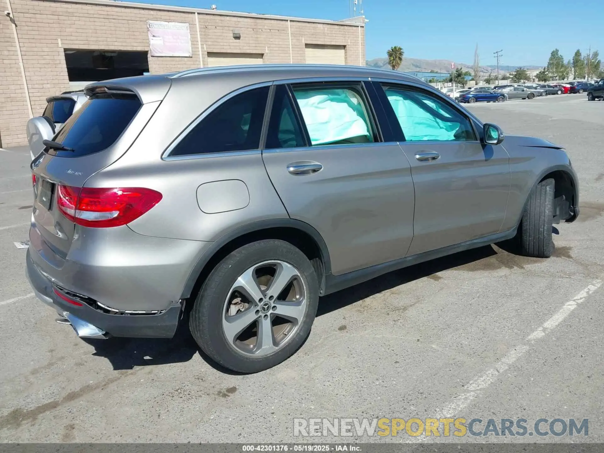 4 Фотография поврежденного автомобиля WDC0G4KB9KF606523 MERCEDES-BENZ GLC 300 2019