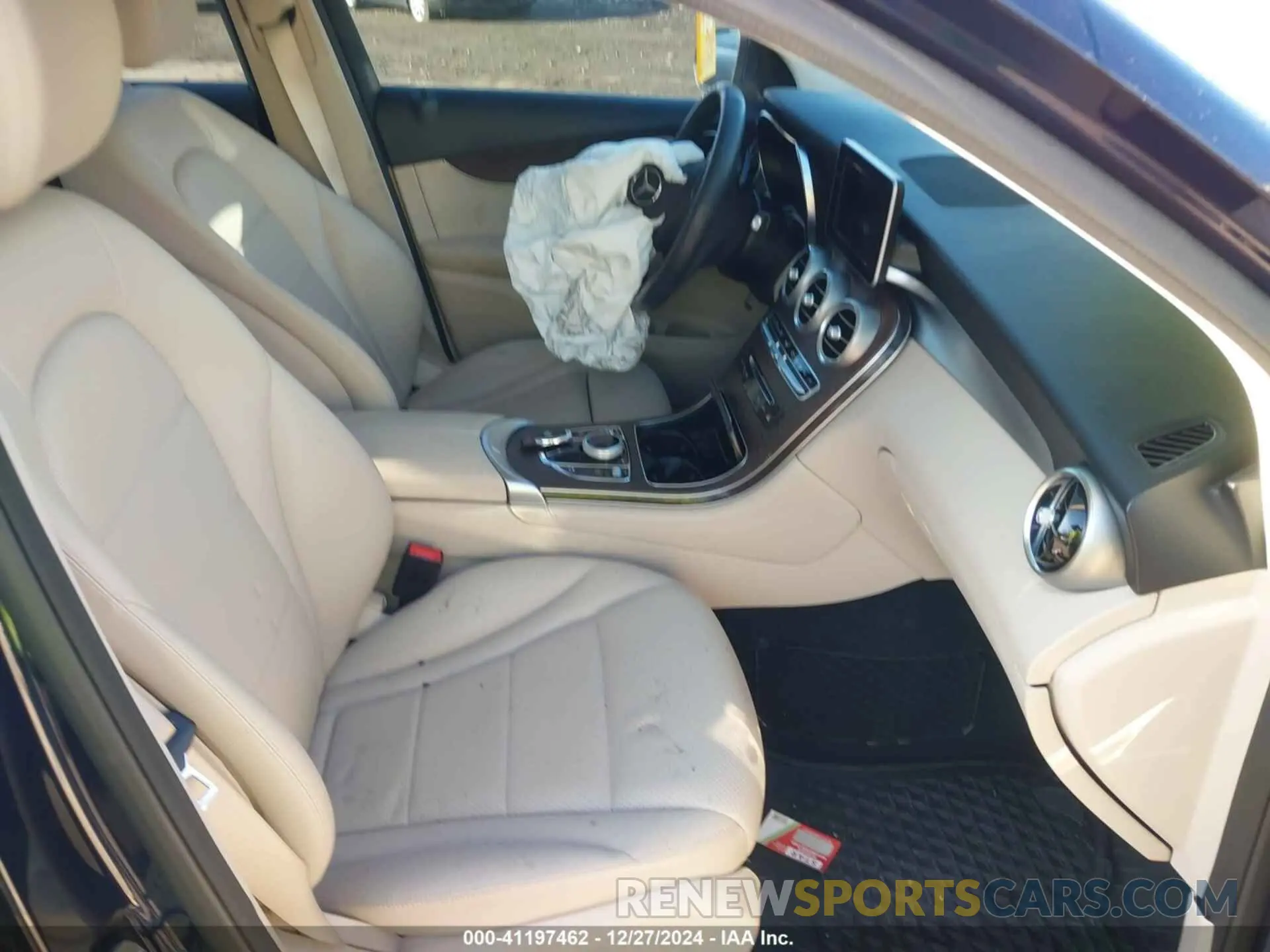 5 Photograph of a damaged car WDC0G4KBXKF637134 MERCEDES-BENZ GLC 300 2019