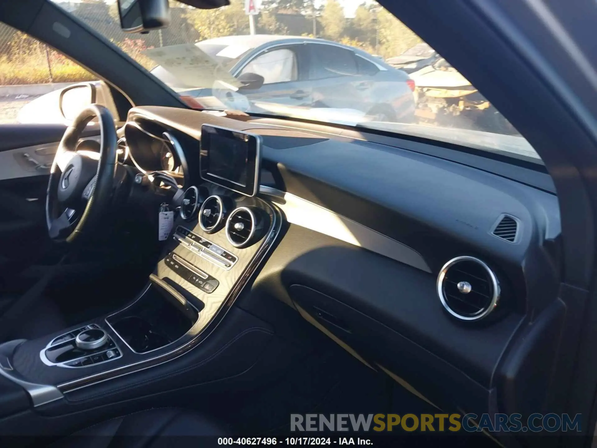 5 Photograph of a damaged car WDC0G4KBXKV191833 MERCEDES-BENZ GLC 300 2019