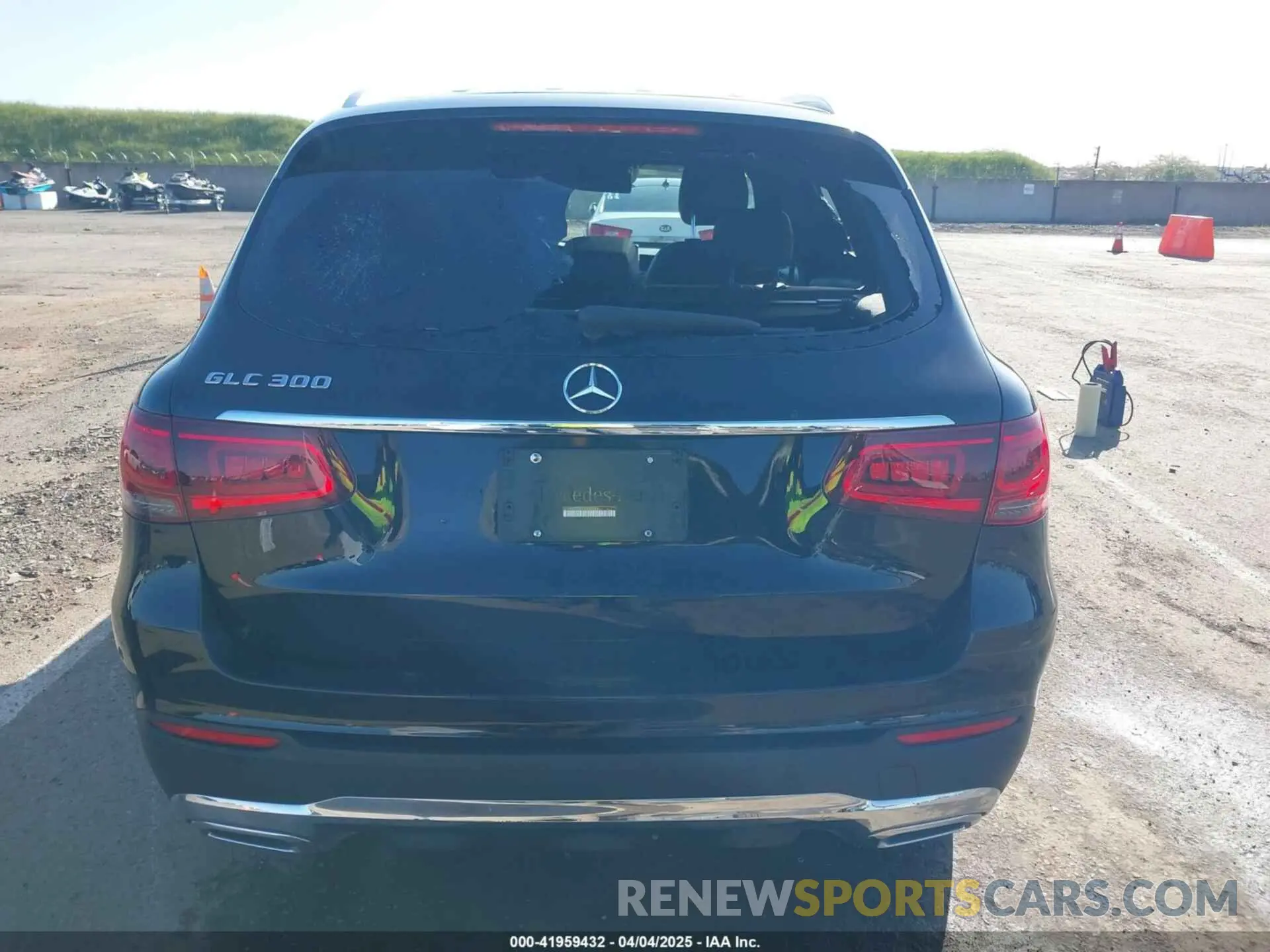 16 Photograph of a damaged car W1N0G8DB2LF840569 MERCEDES-BENZ GLC 300 2020