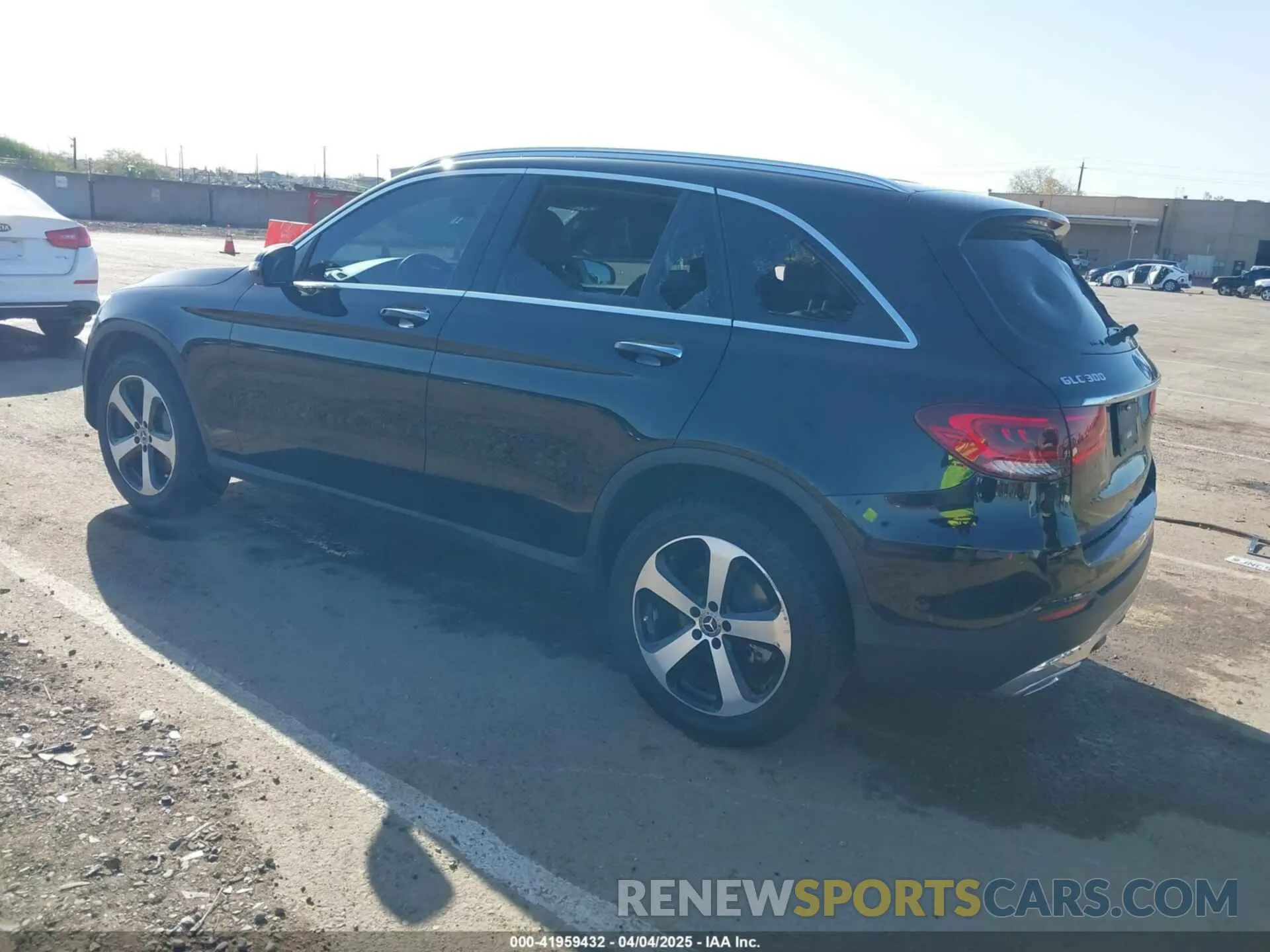 3 Photograph of a damaged car W1N0G8DB2LF840569 MERCEDES-BENZ GLC 300 2020