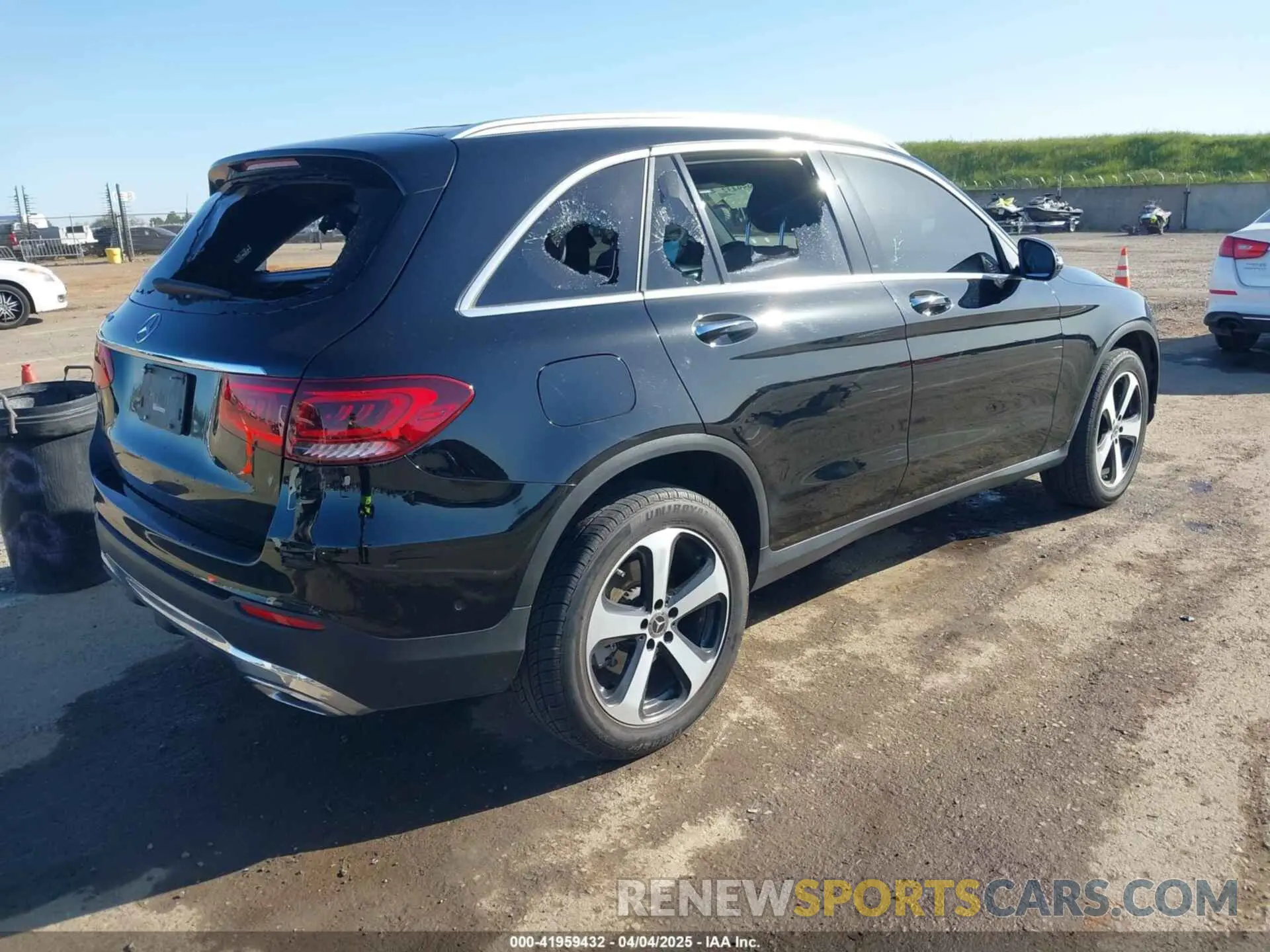 4 Photograph of a damaged car W1N0G8DB2LF840569 MERCEDES-BENZ GLC 300 2020