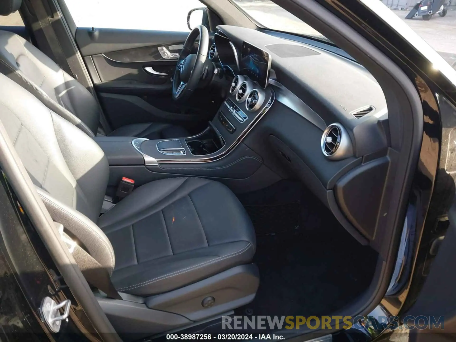 5 Photograph of a damaged car W1N0G8DB2LV255559 MERCEDES-BENZ GLC 300 2020
