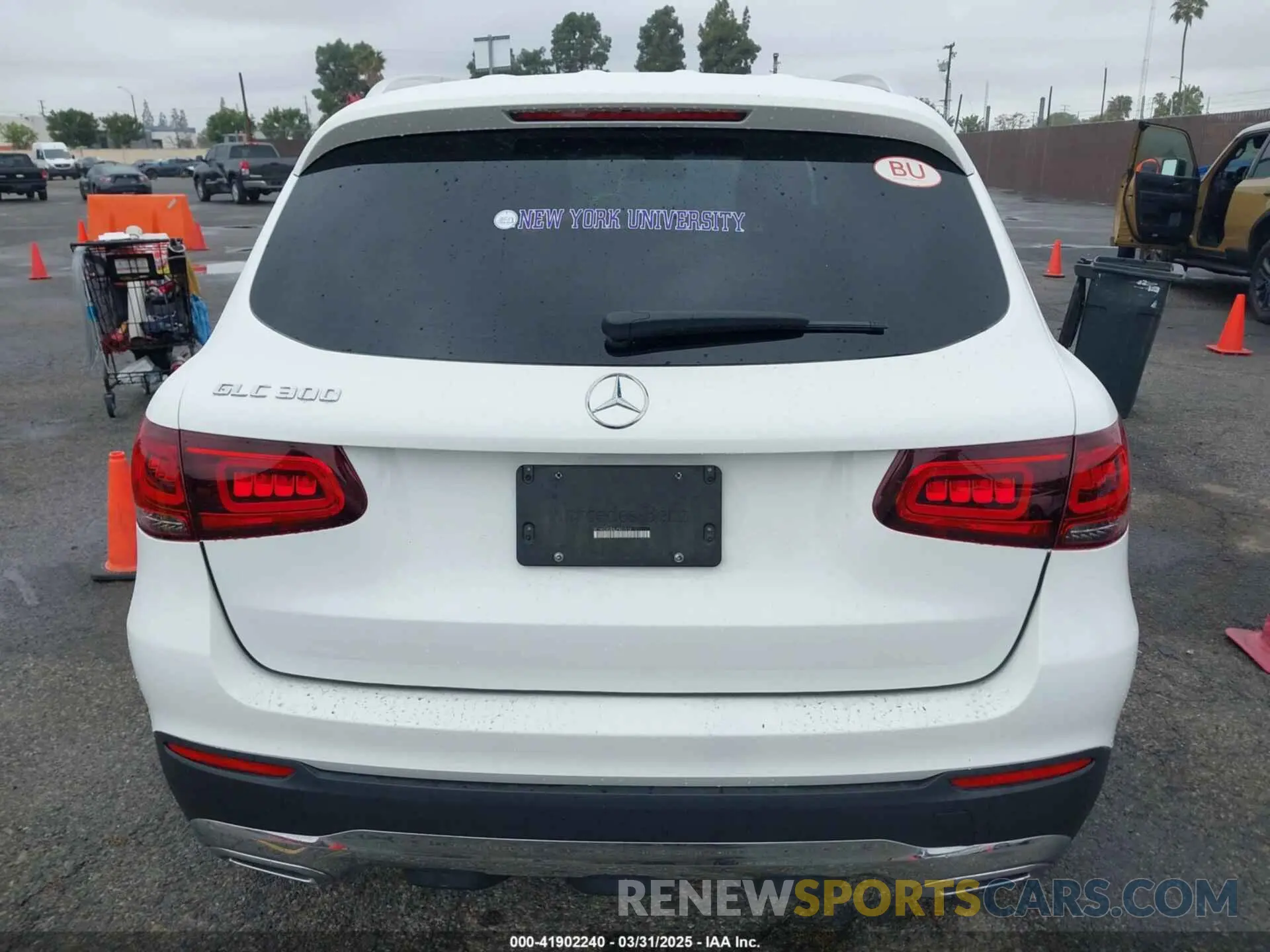 16 Photograph of a damaged car W1N0G8DB6LF801516 MERCEDES-BENZ GLC 300 2020