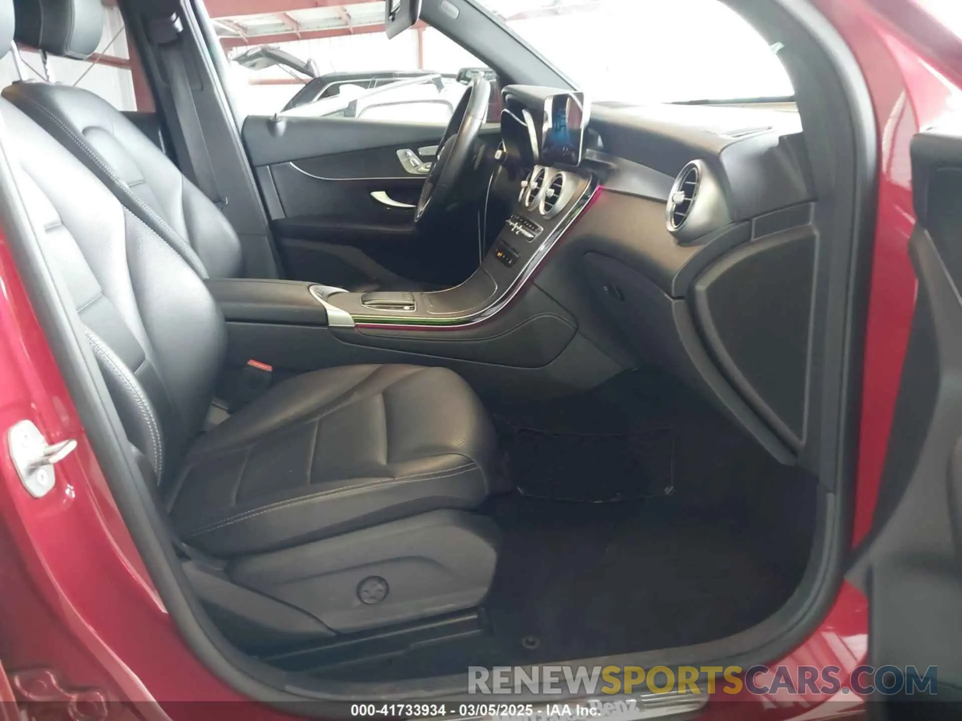 5 Photograph of a damaged car W1N0G8EB0LF852363 MERCEDES-BENZ GLC 300 2020