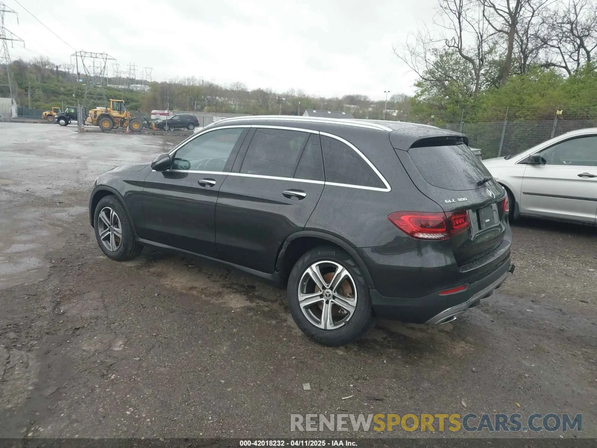 3 Photograph of a damaged car W1N0G8EB4LF836652 MERCEDES-BENZ GLC 300 2020