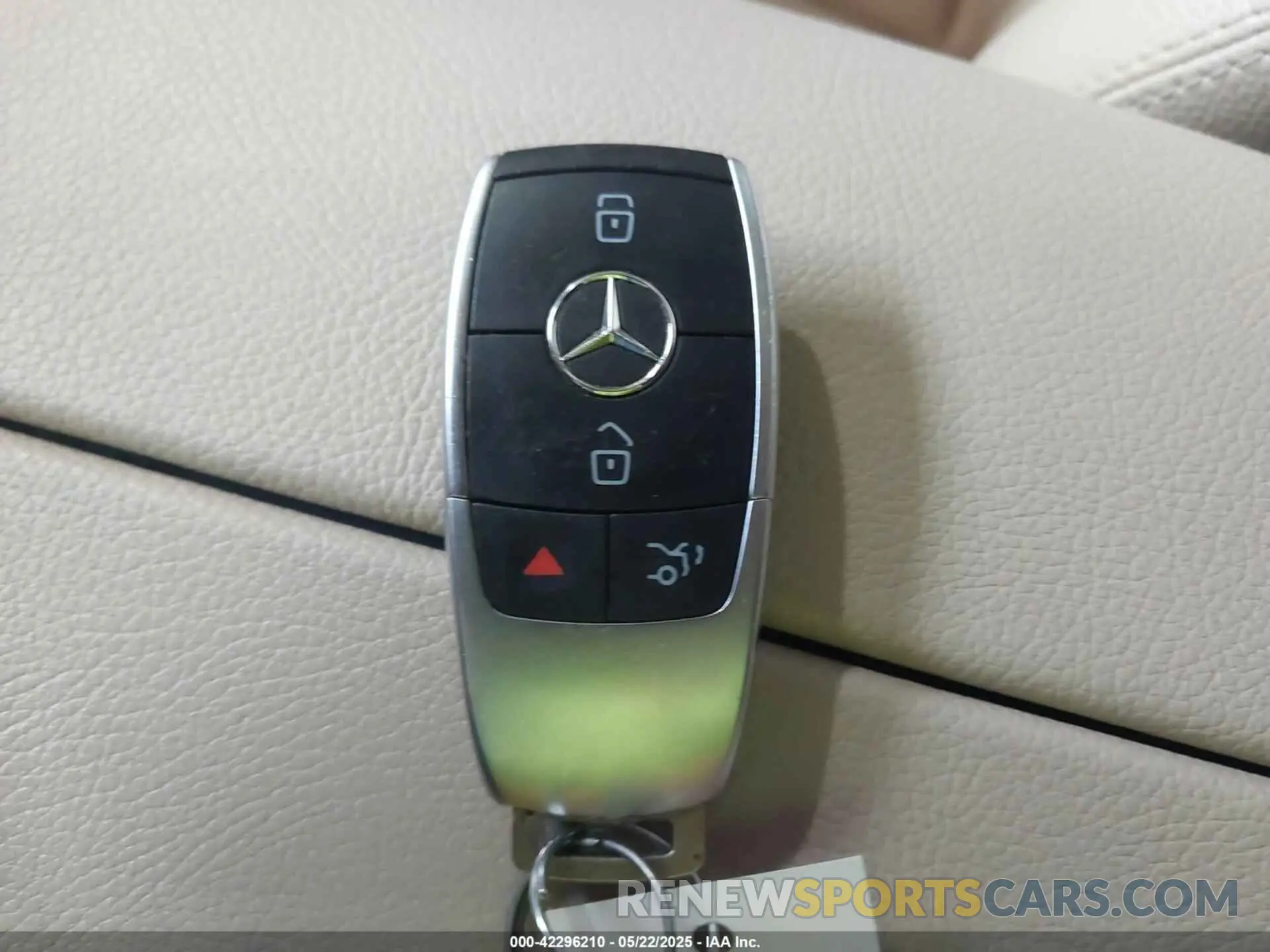 11 Photograph of a damaged car W1N0G8EB4LF841883 MERCEDES-BENZ GLC 300 2020