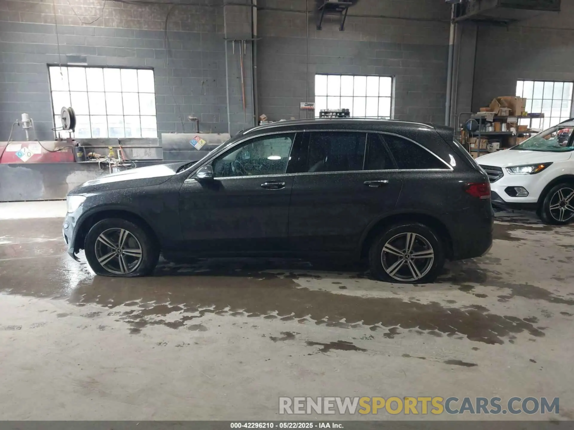 14 Photograph of a damaged car W1N0G8EB4LF841883 MERCEDES-BENZ GLC 300 2020