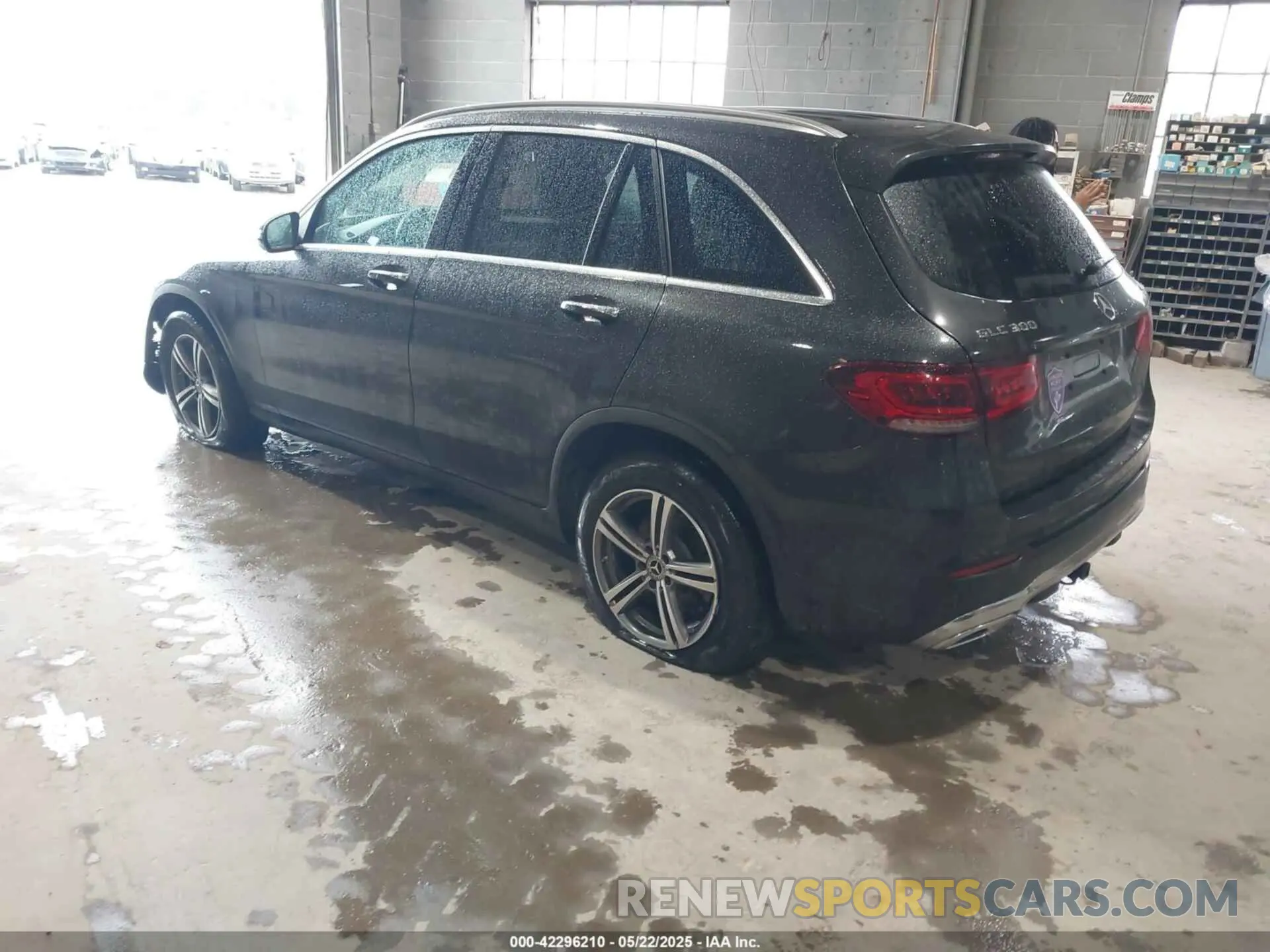 3 Photograph of a damaged car W1N0G8EB4LF841883 MERCEDES-BENZ GLC 300 2020