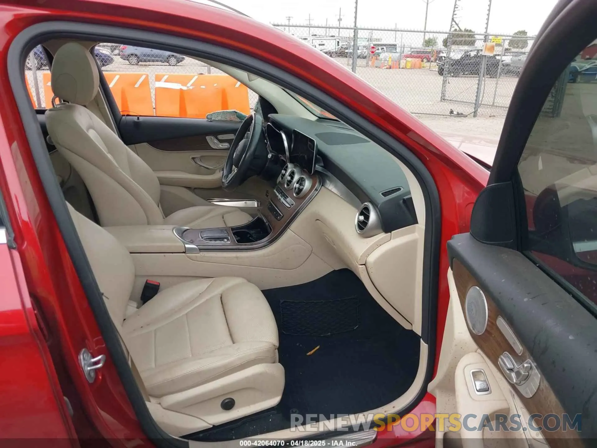 5 Photograph of a damaged car W1N0G8EB8LF761535 MERCEDES-BENZ GLC 300 2020