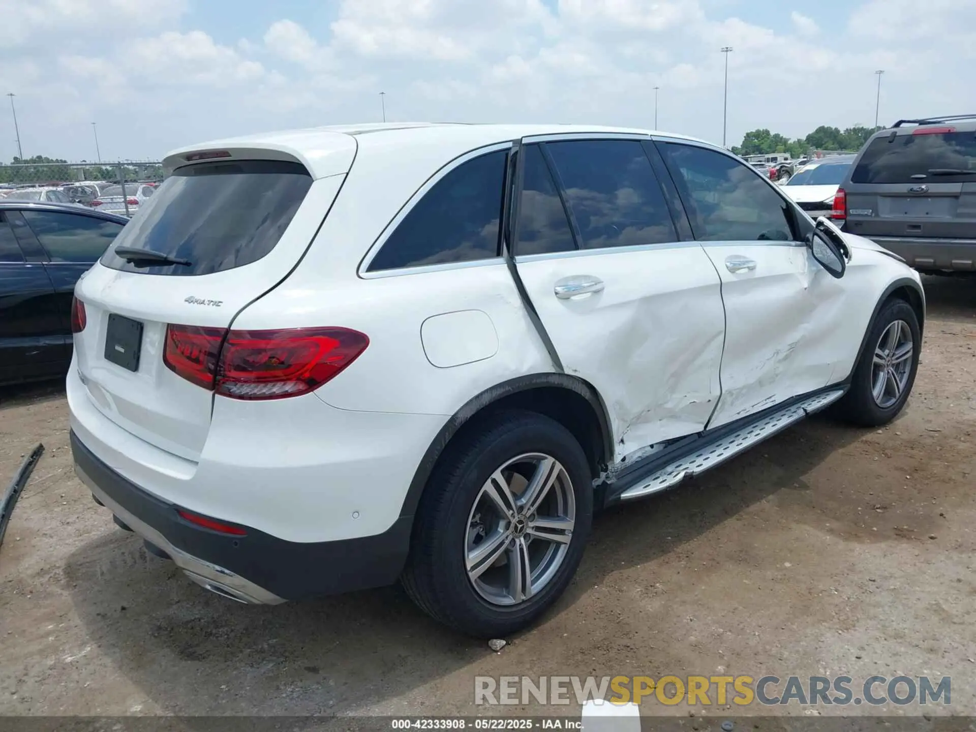 4 Photograph of a damaged car W1N0G8EB8LF856144 MERCEDES-BENZ GLC 300 2020