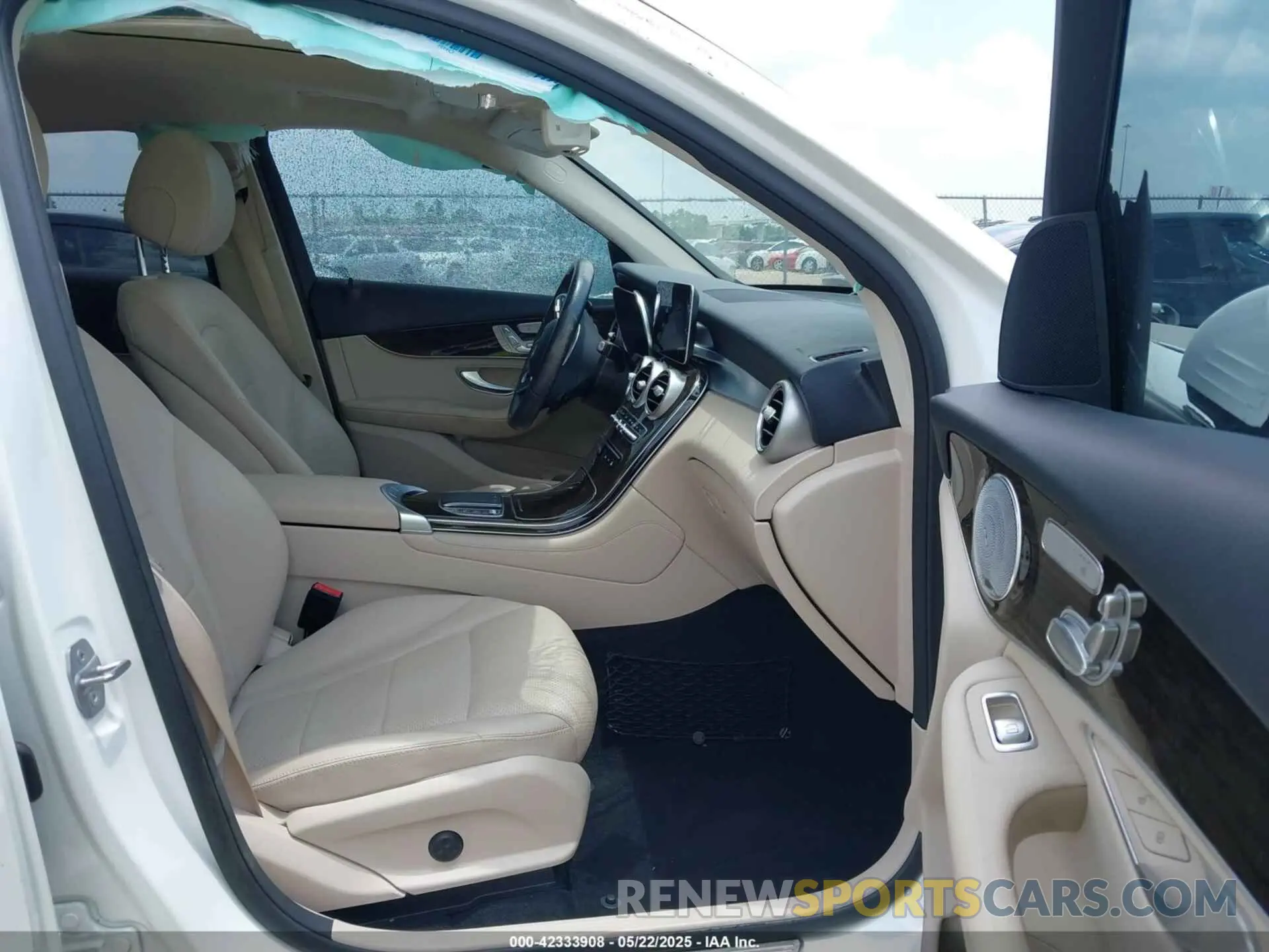 5 Photograph of a damaged car W1N0G8EB8LF856144 MERCEDES-BENZ GLC 300 2020