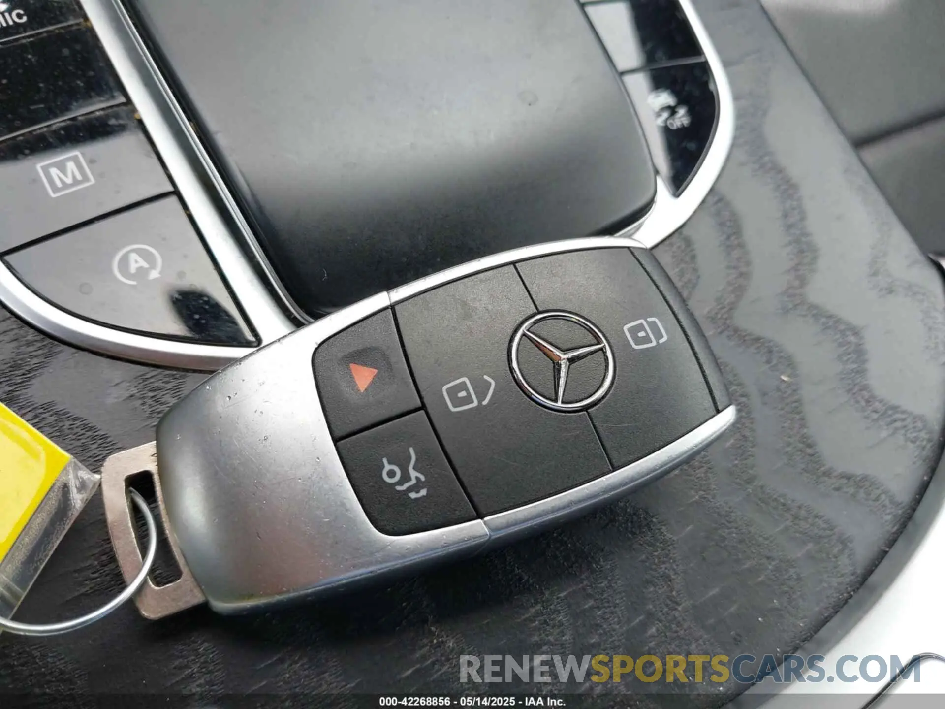 11 Фотография поврежденного автомобиля WDC0G8DB0LF688020 MERCEDES-BENZ GLC 300 2020