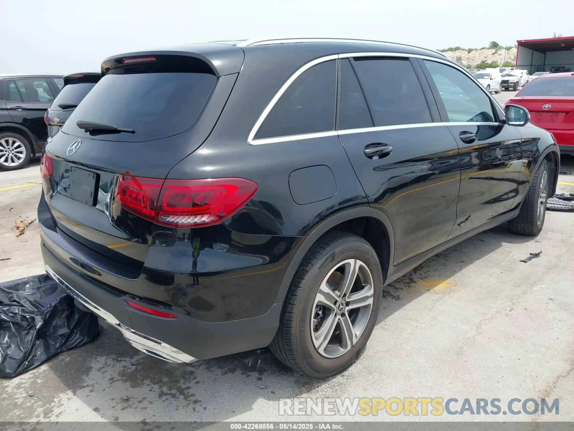 4 Фотография поврежденного автомобиля WDC0G8DB0LF688020 MERCEDES-BENZ GLC 300 2020