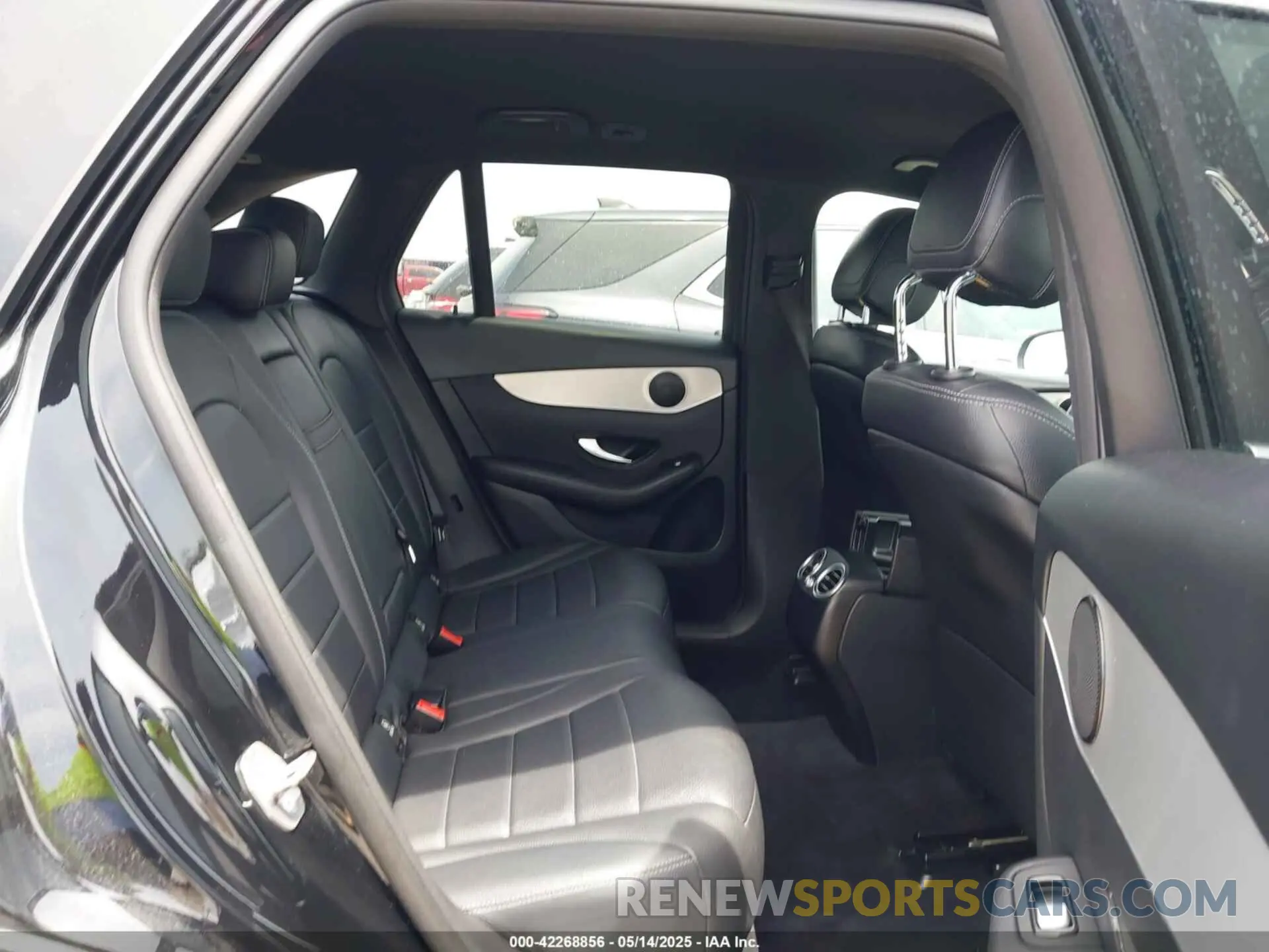 8 Фотография поврежденного автомобиля WDC0G8DB0LF688020 MERCEDES-BENZ GLC 300 2020
