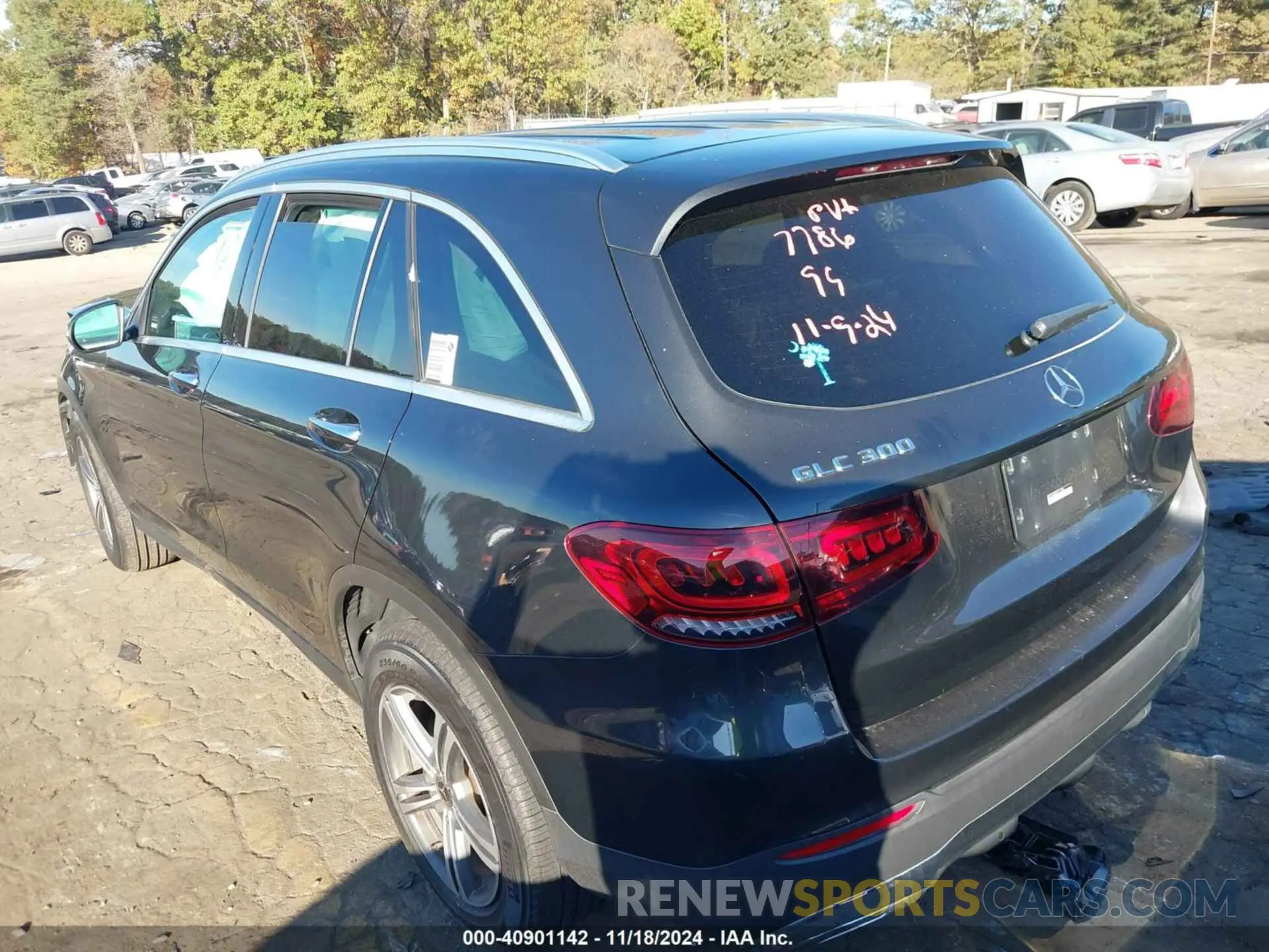 3 Photograph of a damaged car WDC0G8DB7LF717786 MERCEDES-BENZ GLC 300 2020