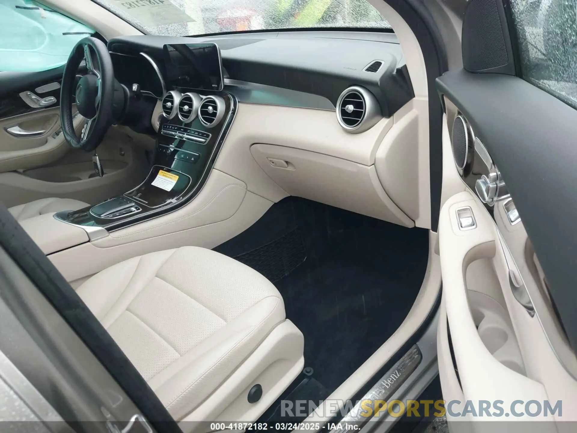 5 Фотография поврежденного автомобиля WDC0G8EB1LF744559 MERCEDES-BENZ GLC 300 2020