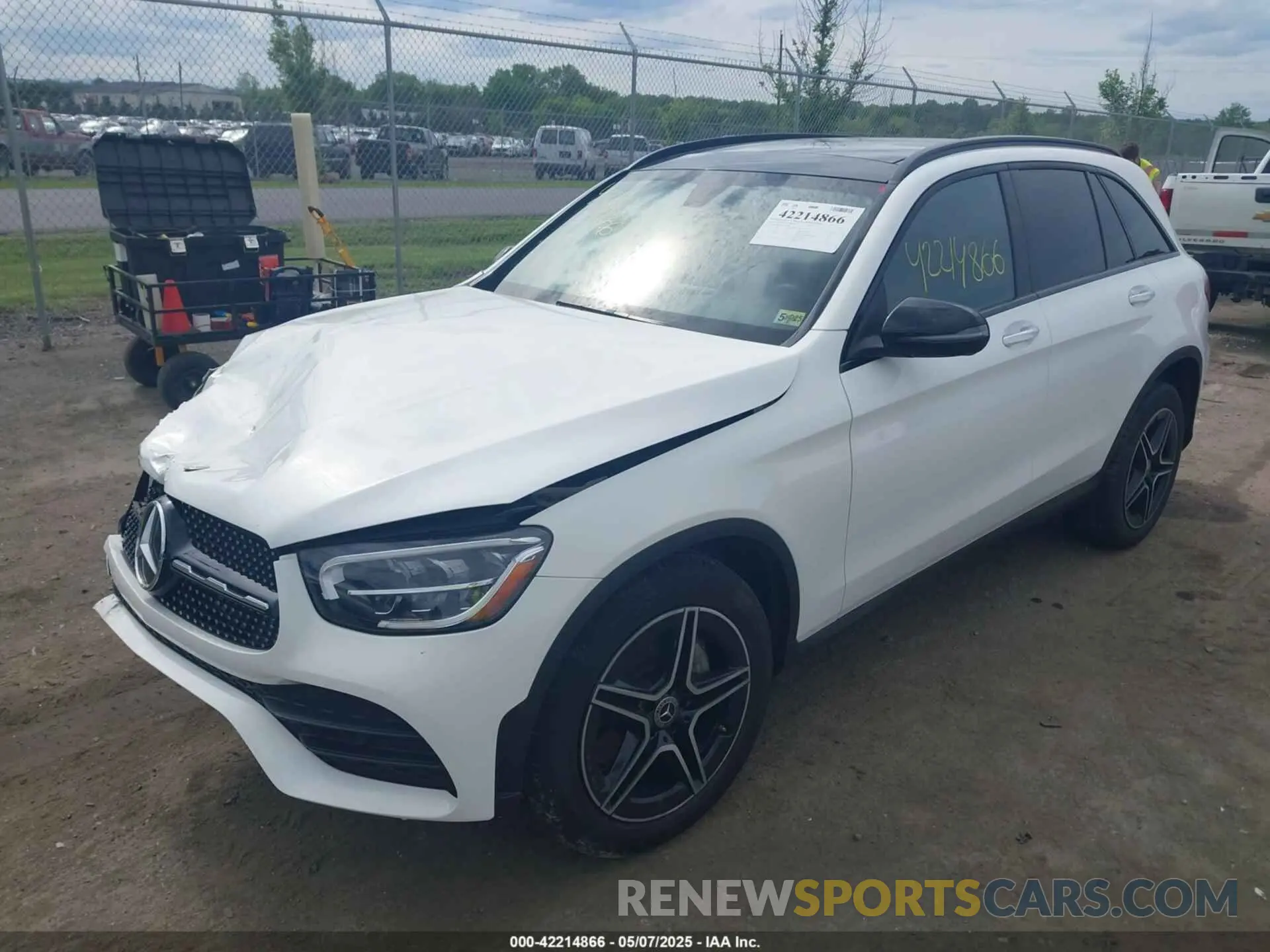 2 Фотография поврежденного автомобиля WDC0G8EB5LF723908 MERCEDES-BENZ GLC 300 2020
