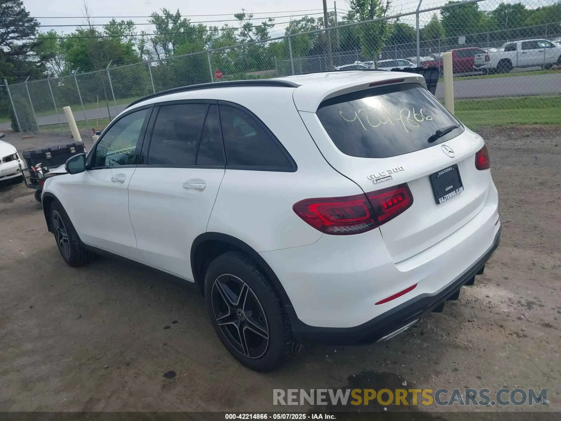 3 Фотография поврежденного автомобиля WDC0G8EB5LF723908 MERCEDES-BENZ GLC 300 2020